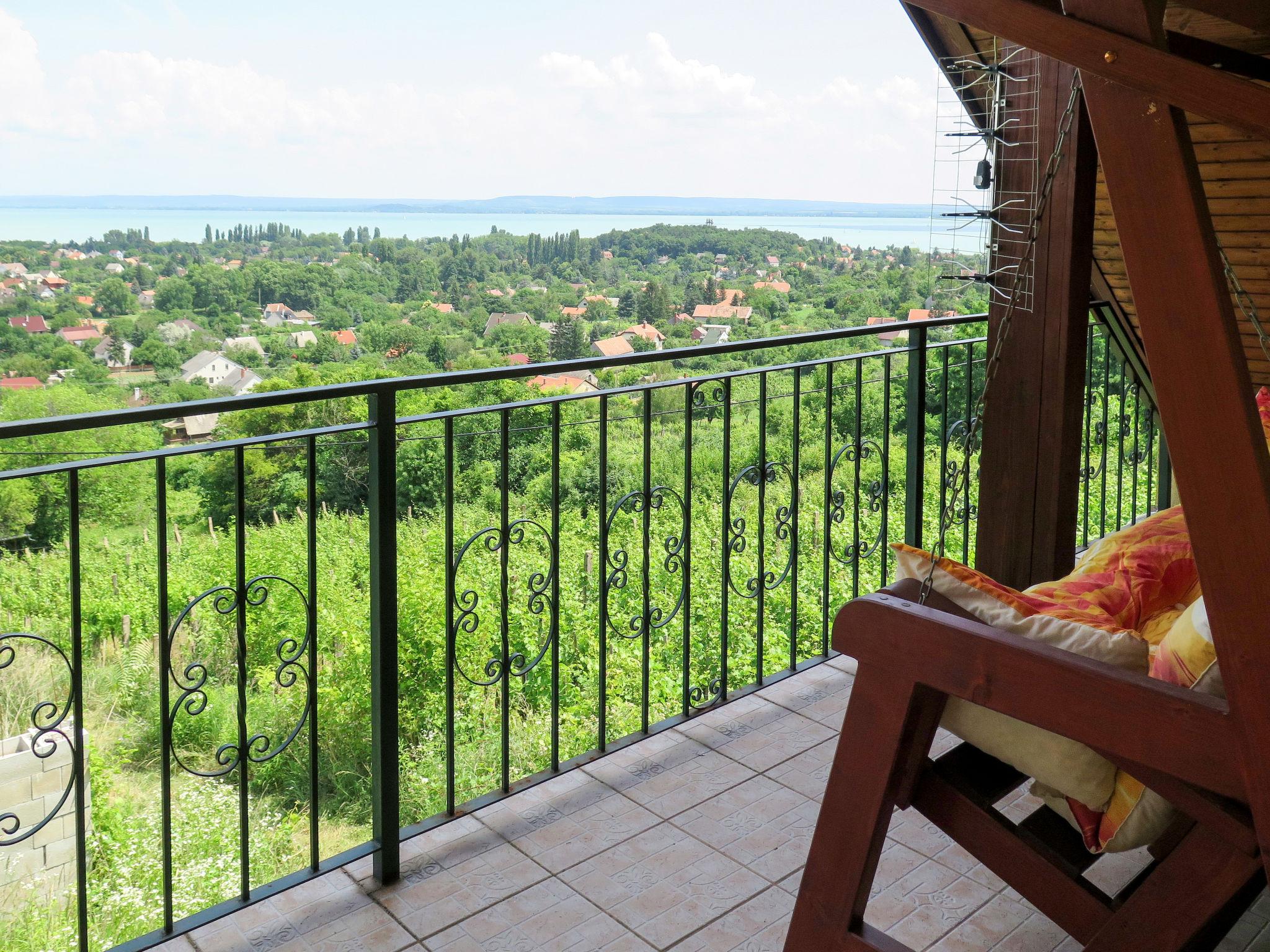 Foto 7 - Casa de 2 quartos em Ábrahámhegy com jardim e vista para a montanha