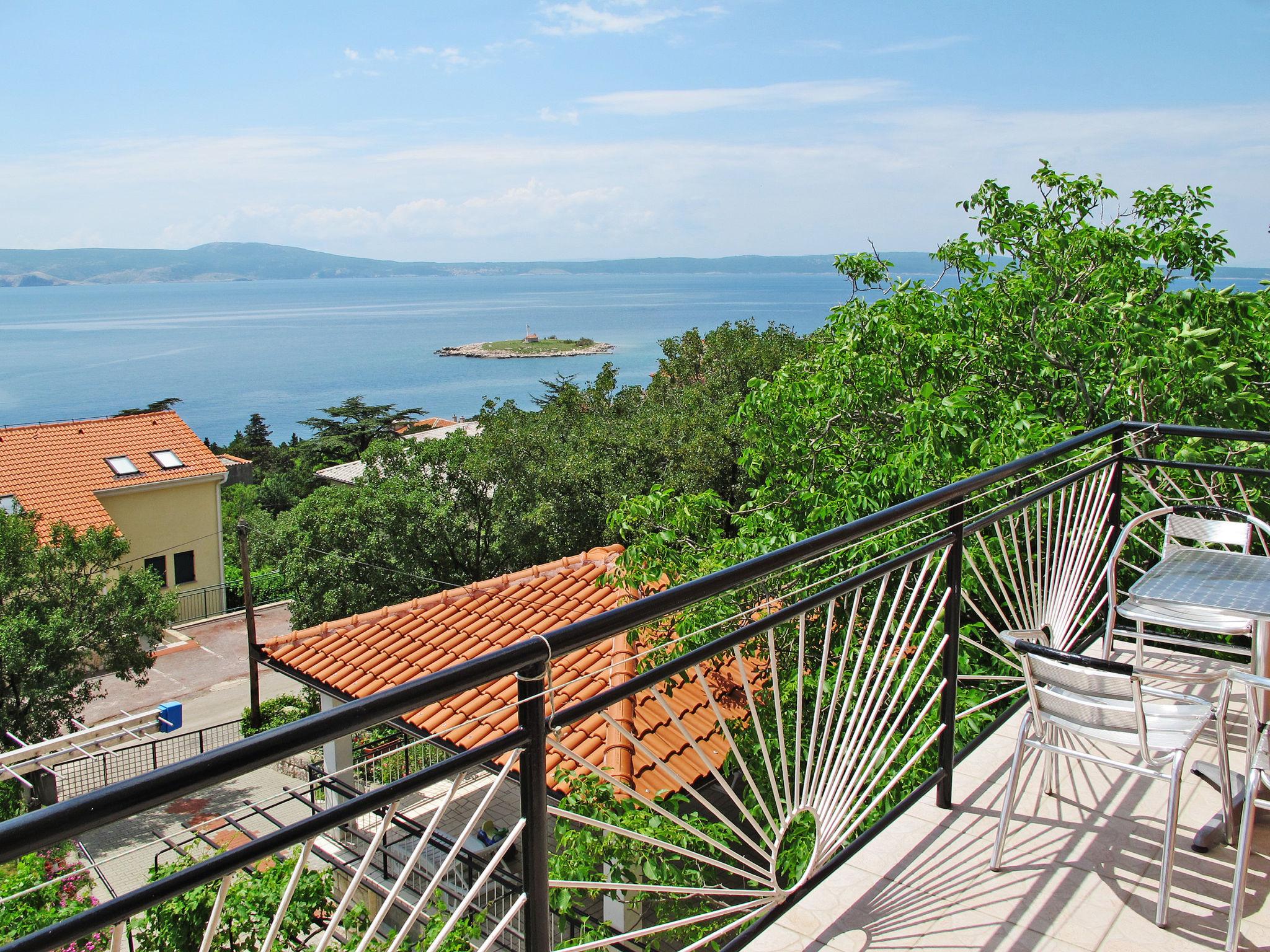 Photo 2 - Appartement de 3 chambres à Novi Vinodolski avec jardin et vues à la mer