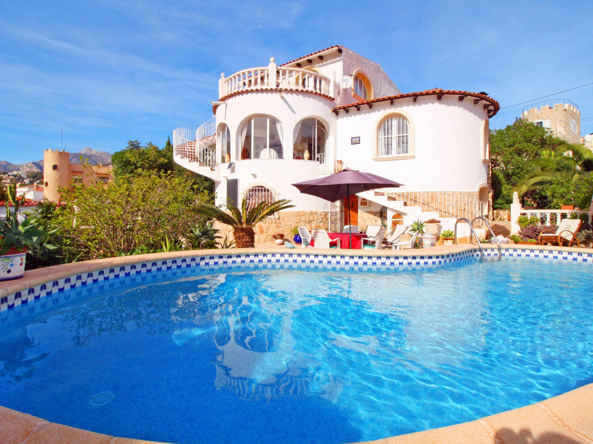 Foto 1 - Casa de 2 quartos em Calp com piscina privada e vistas do mar