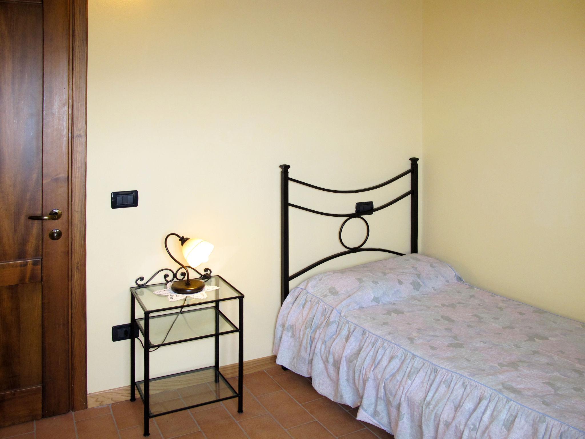 Photo 12 - 4 bedroom House in Pescia with private pool and terrace