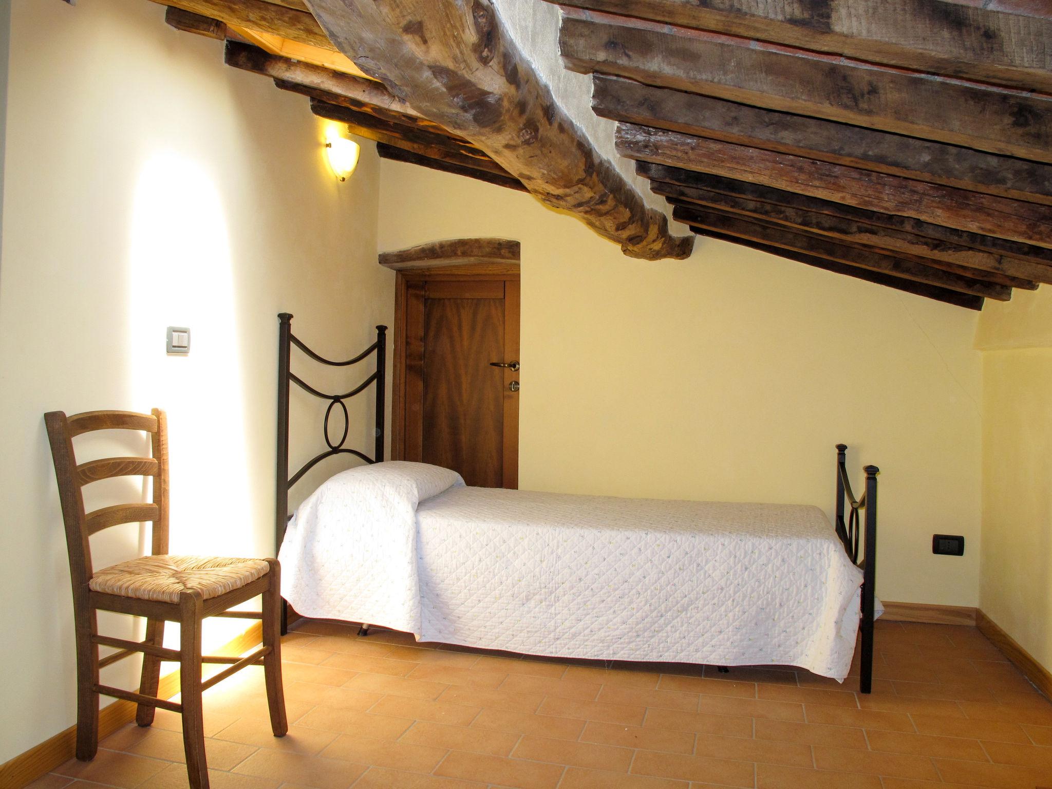 Photo 13 - 4 bedroom House in Pescia with private pool and terrace