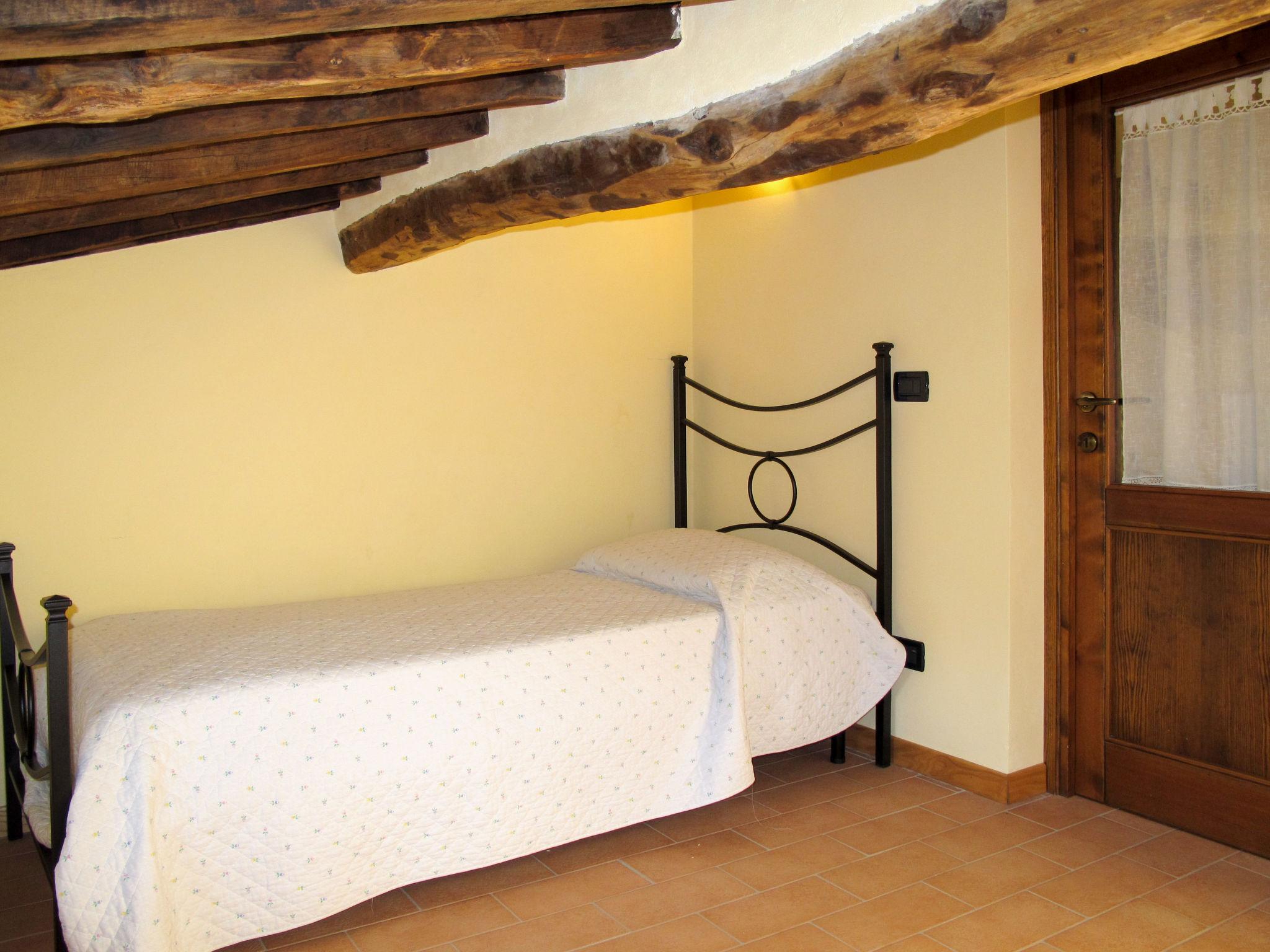 Photo 14 - 4 bedroom House in Pescia with private pool and terrace
