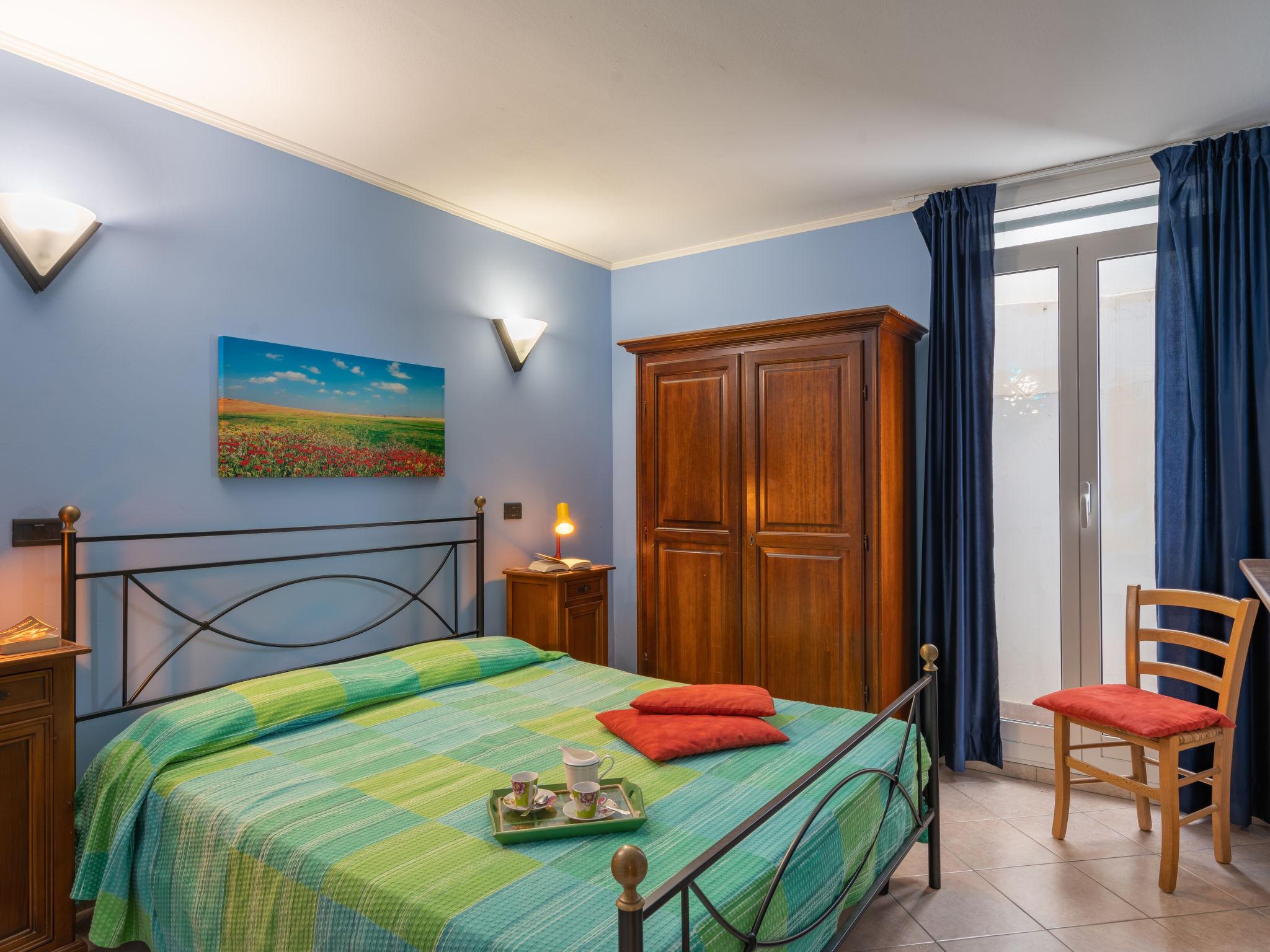 Foto 5 - Appartamento con 3 camere da letto a Cipressa con piscina e vista mare