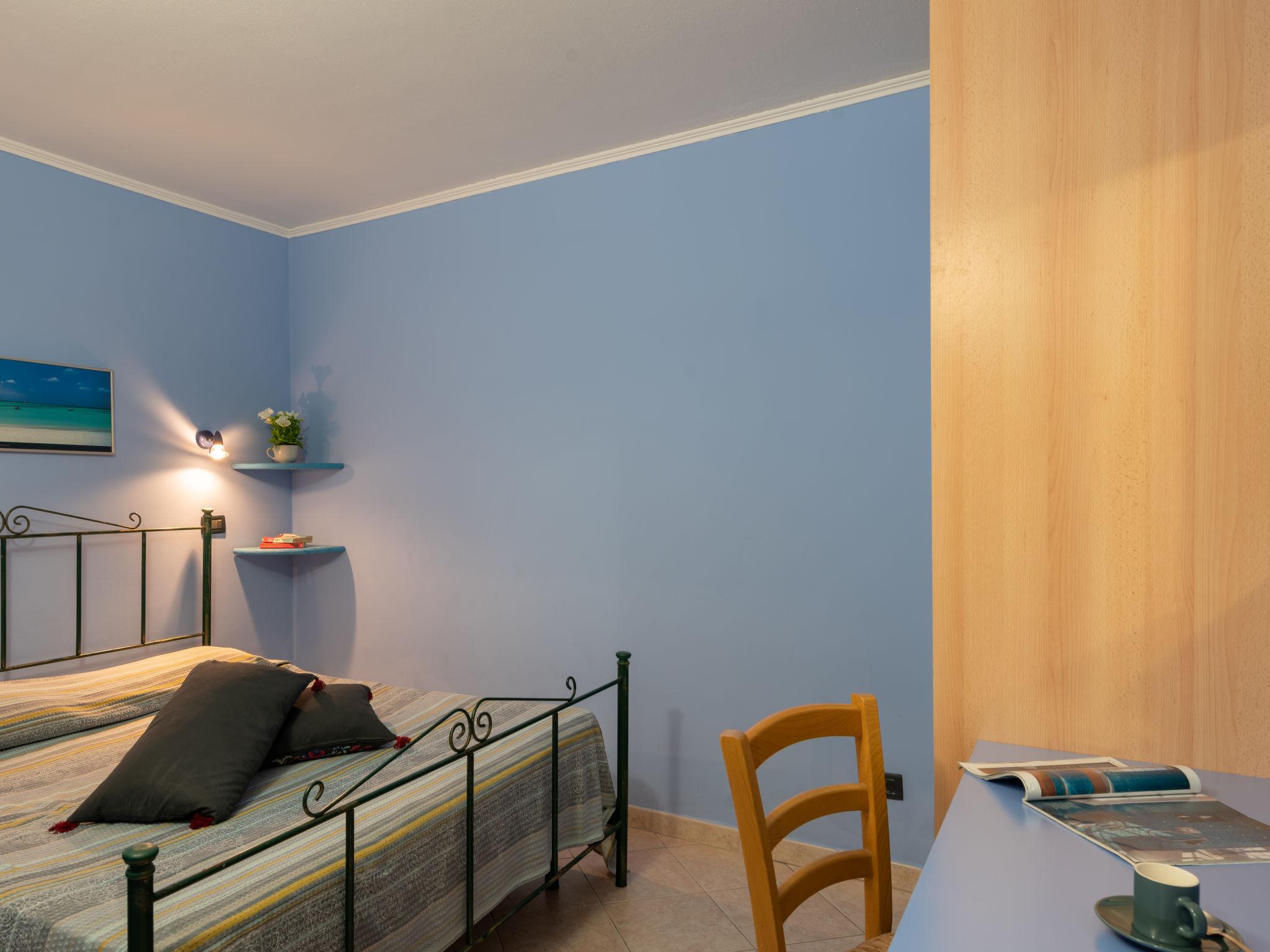 Foto 15 - Appartamento con 3 camere da letto a Cipressa con piscina e vista mare