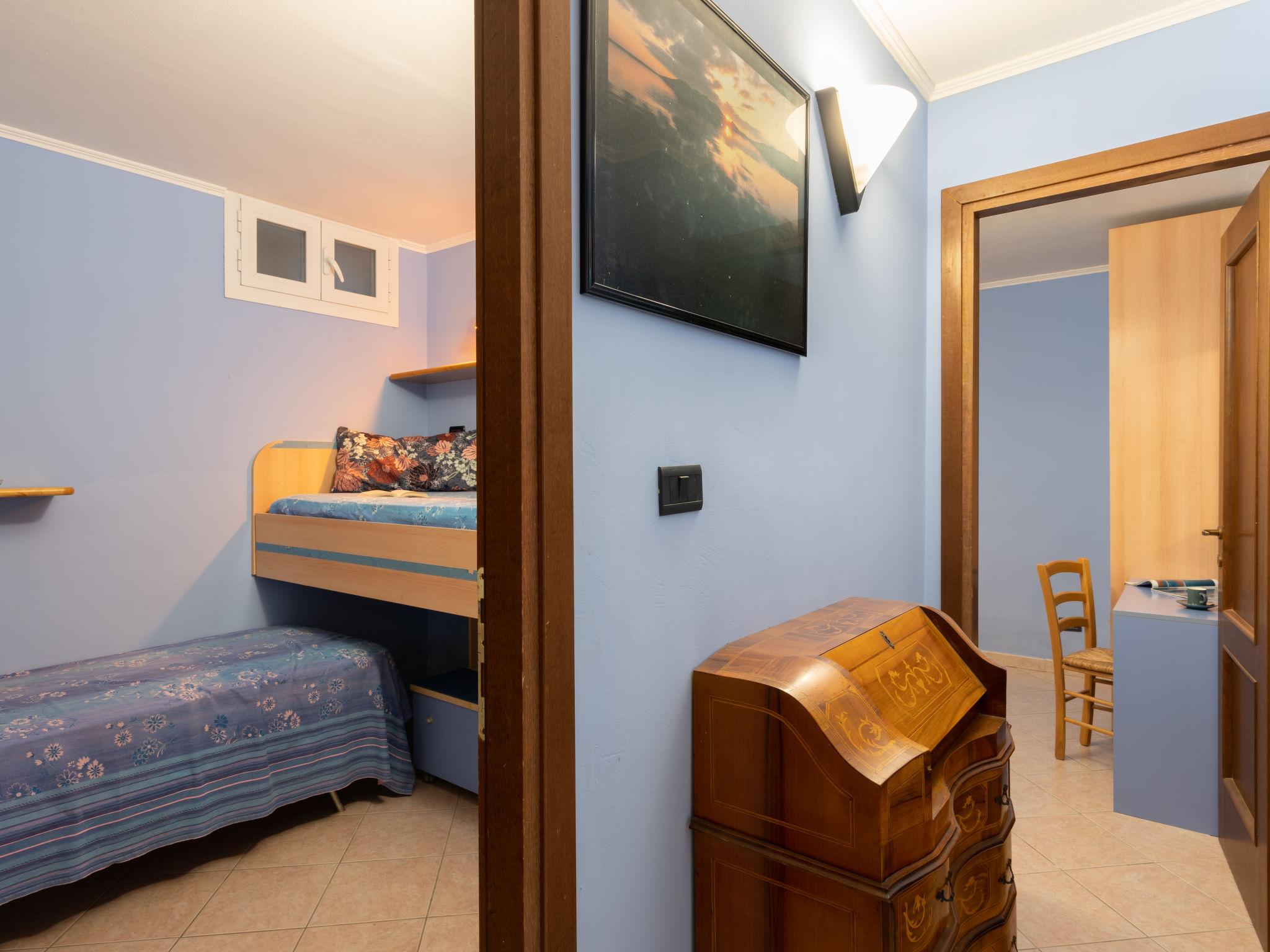 Foto 16 - Appartamento con 3 camere da letto a Cipressa con piscina e vista mare