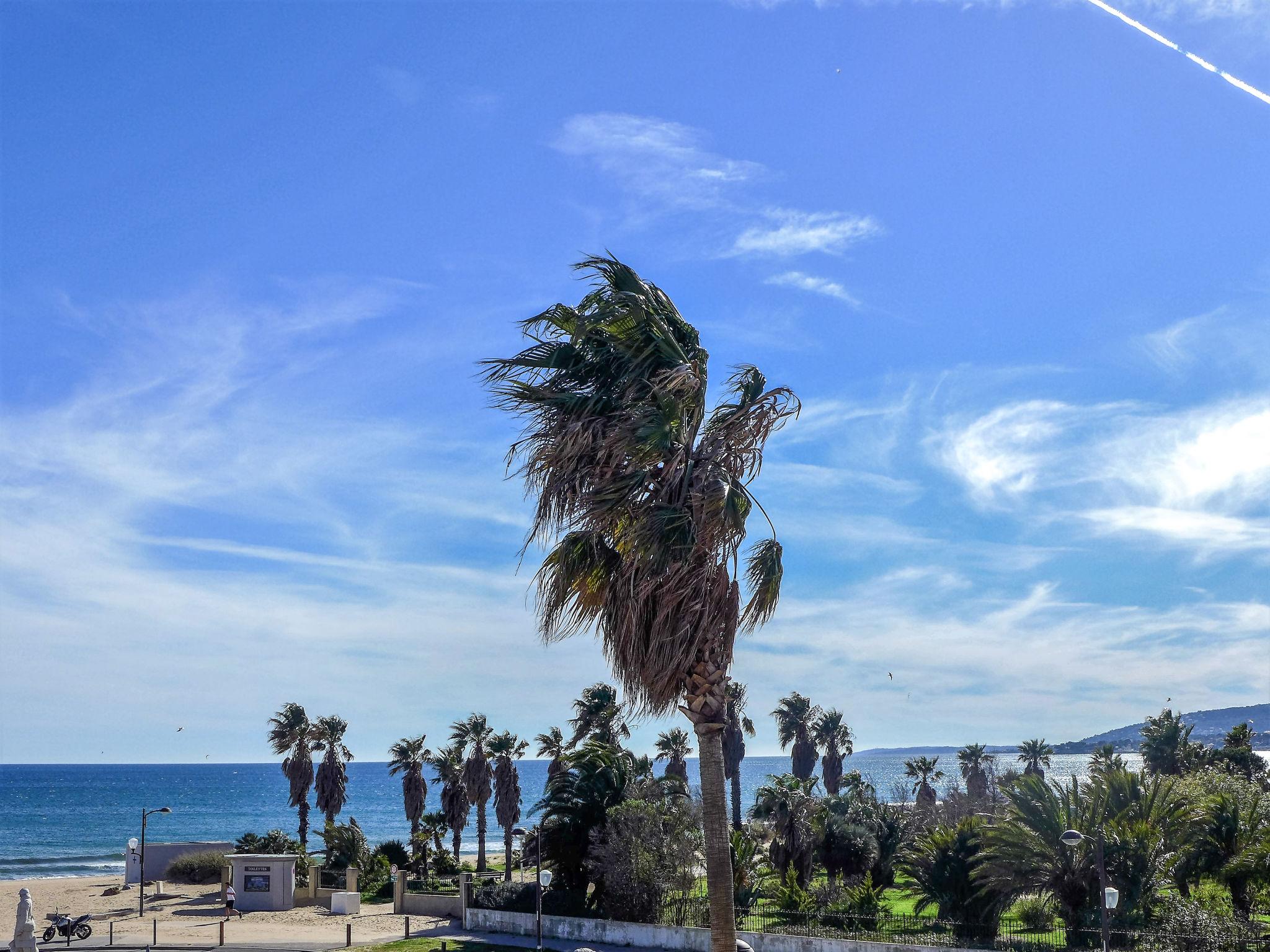 Foto 18 - Apartment mit 2 Schlafzimmern in Fréjus mit schwimmbad und blick aufs meer