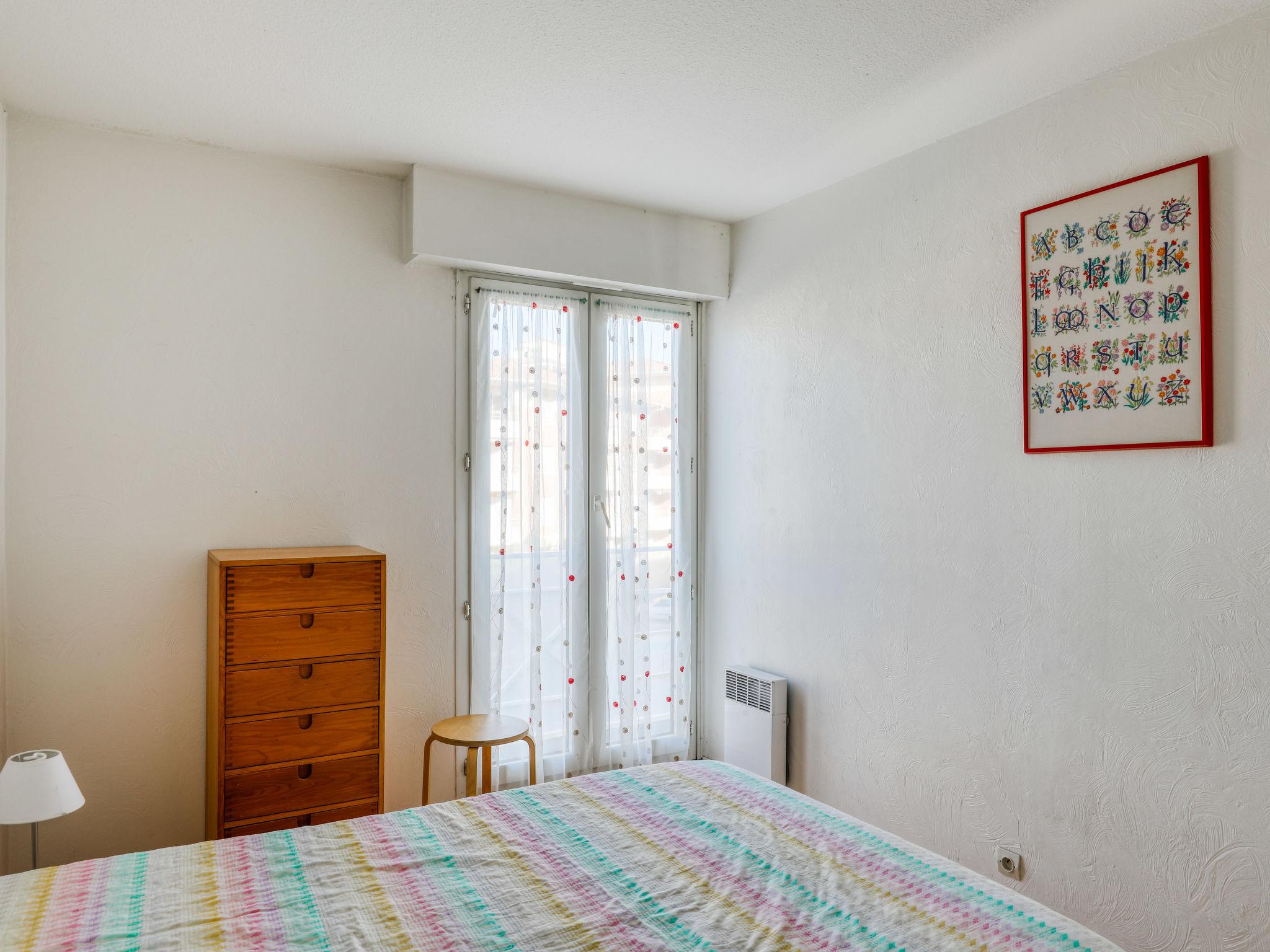 Foto 8 - Appartamento con 2 camere da letto a Fréjus con piscina e vista mare