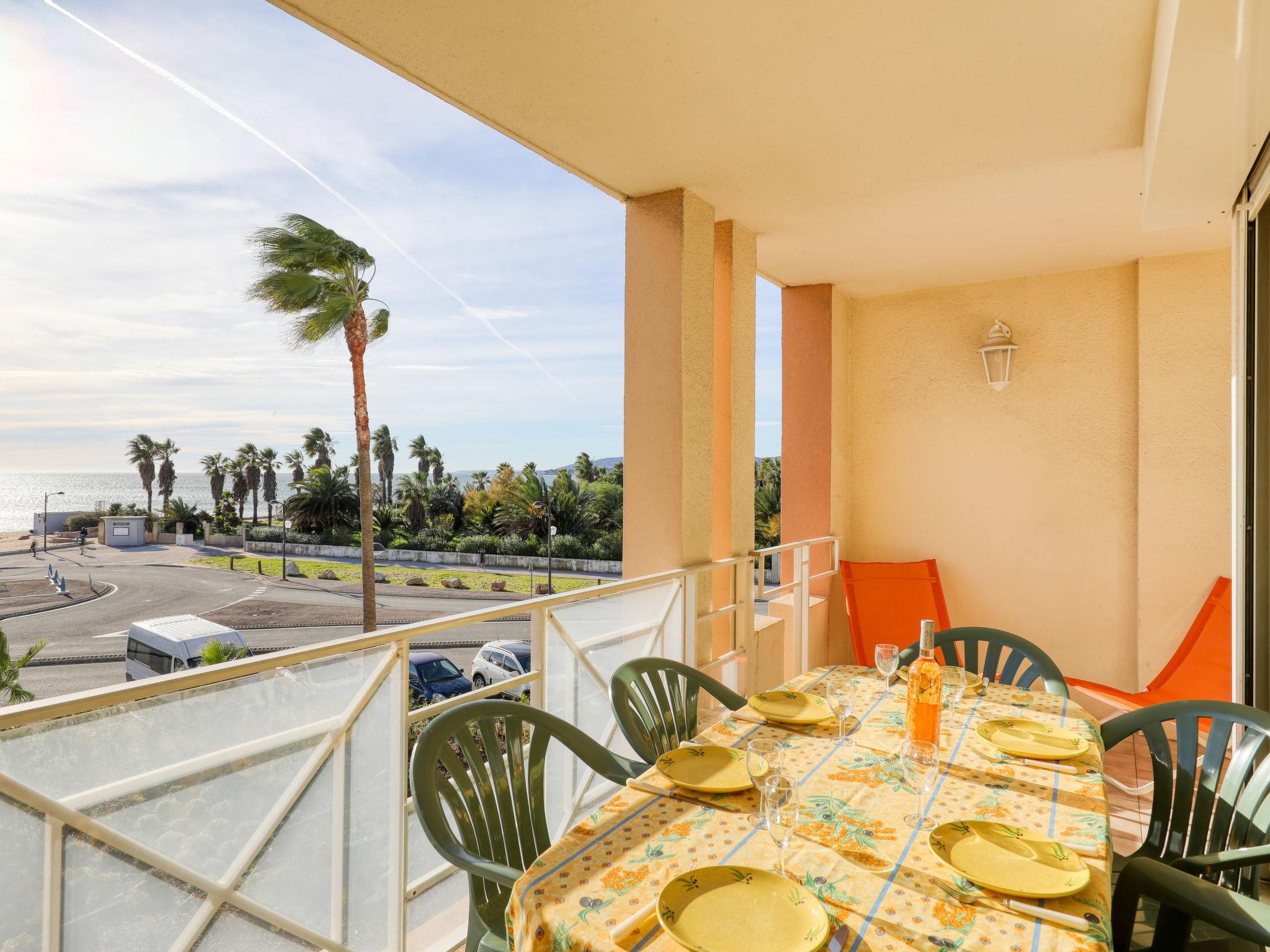 Foto 15 - Apartamento de 2 habitaciones en Fréjus con piscina y vistas al mar