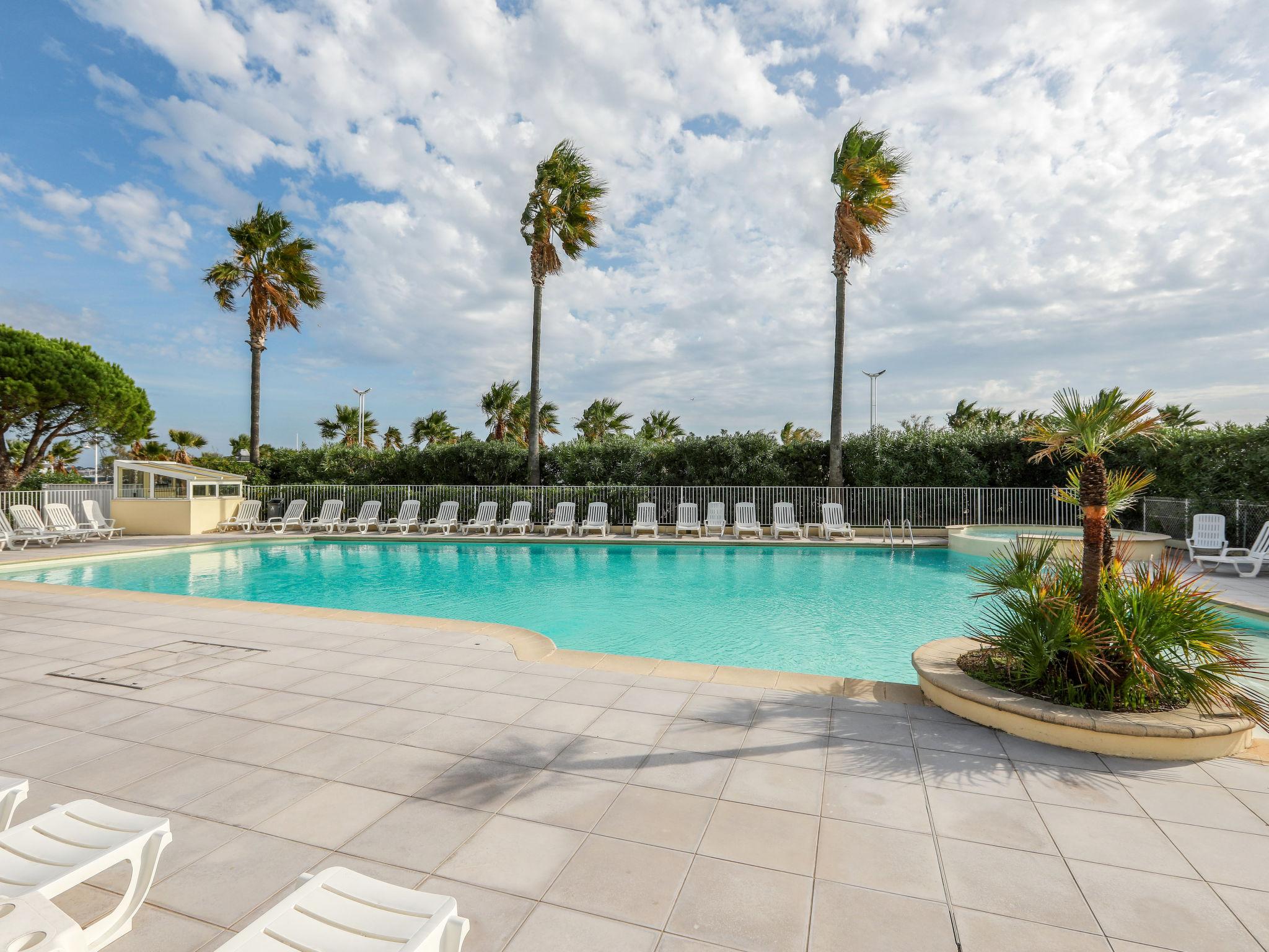 Foto 3 - Appartamento con 2 camere da letto a Fréjus con piscina e vista mare