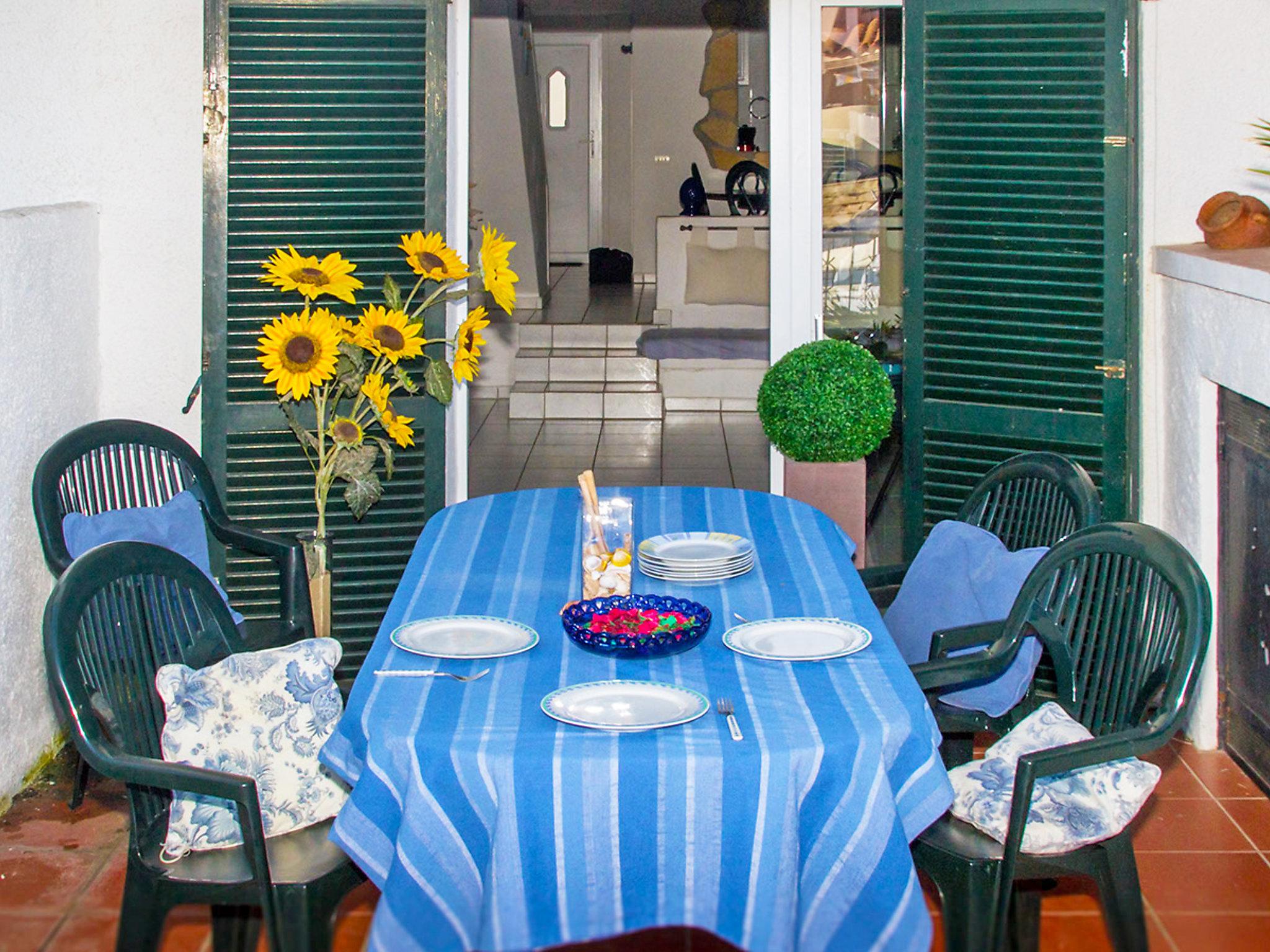 Photo 11 - Maison de 3 chambres à Castelló d'Empúries avec jardin et terrasse