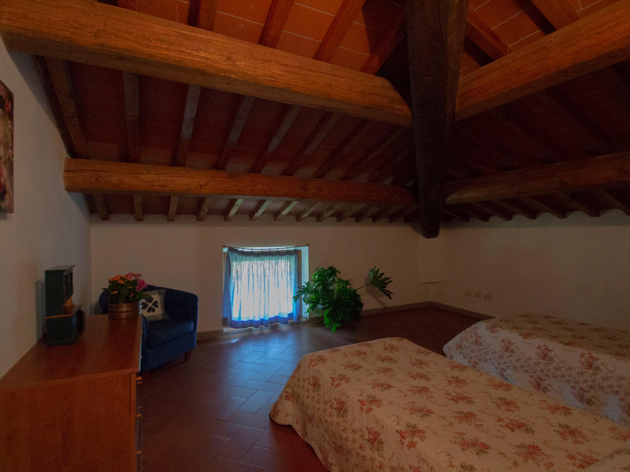 Foto 17 - Apartamento de 4 habitaciones en Serravalle Pistoiese con piscina y jardín