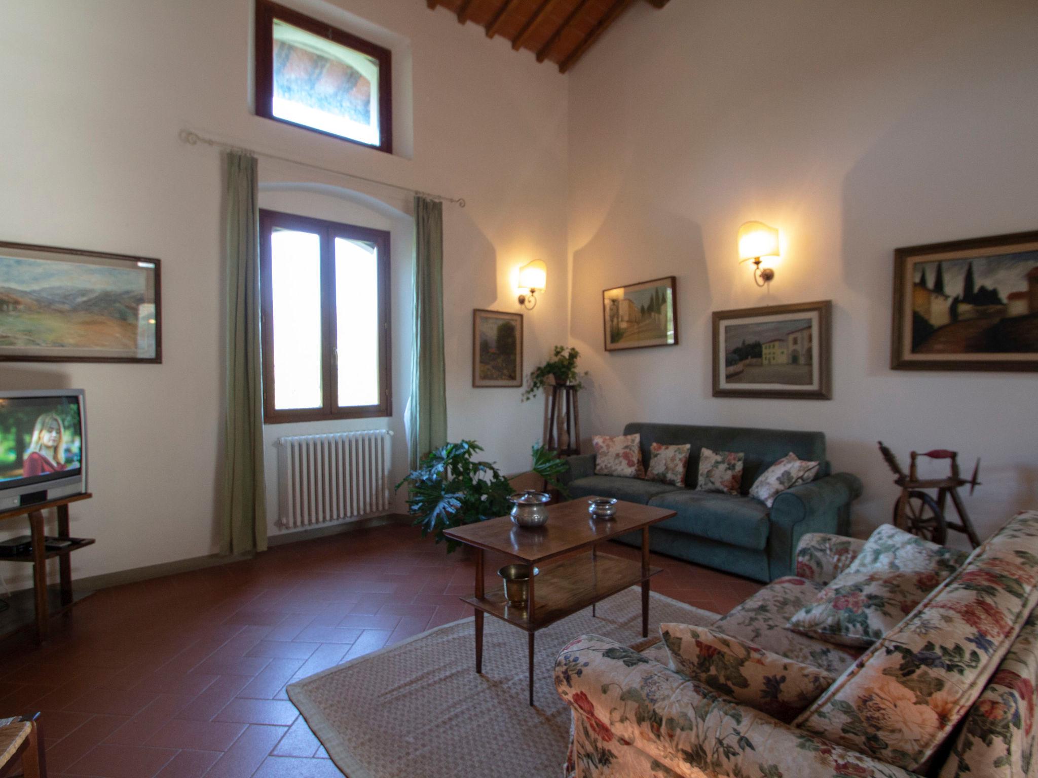 Photo 4 - 4 bedroom Apartment in Serravalle Pistoiese with swimming pool and garden