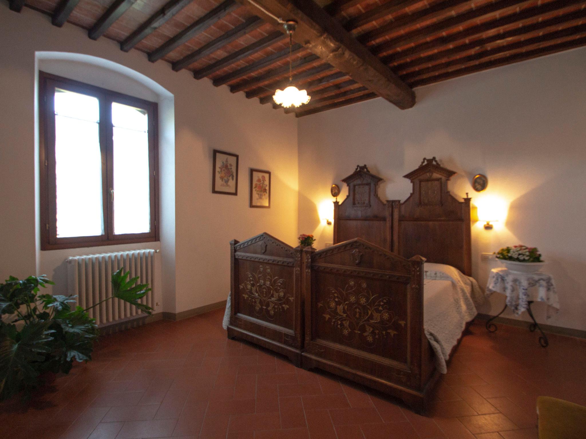 Photo 11 - 4 bedroom Apartment in Serravalle Pistoiese with swimming pool and garden