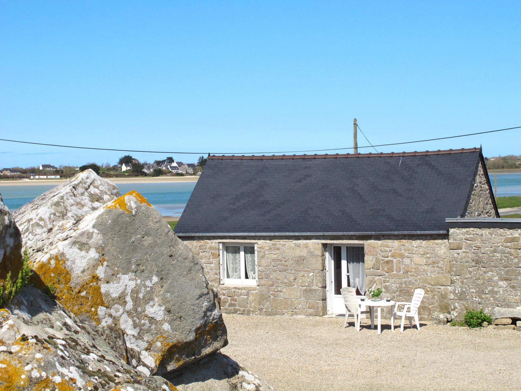 Foto 1 - Haus mit 1 Schlafzimmer in Plounévez-Lochrist mit blick aufs meer