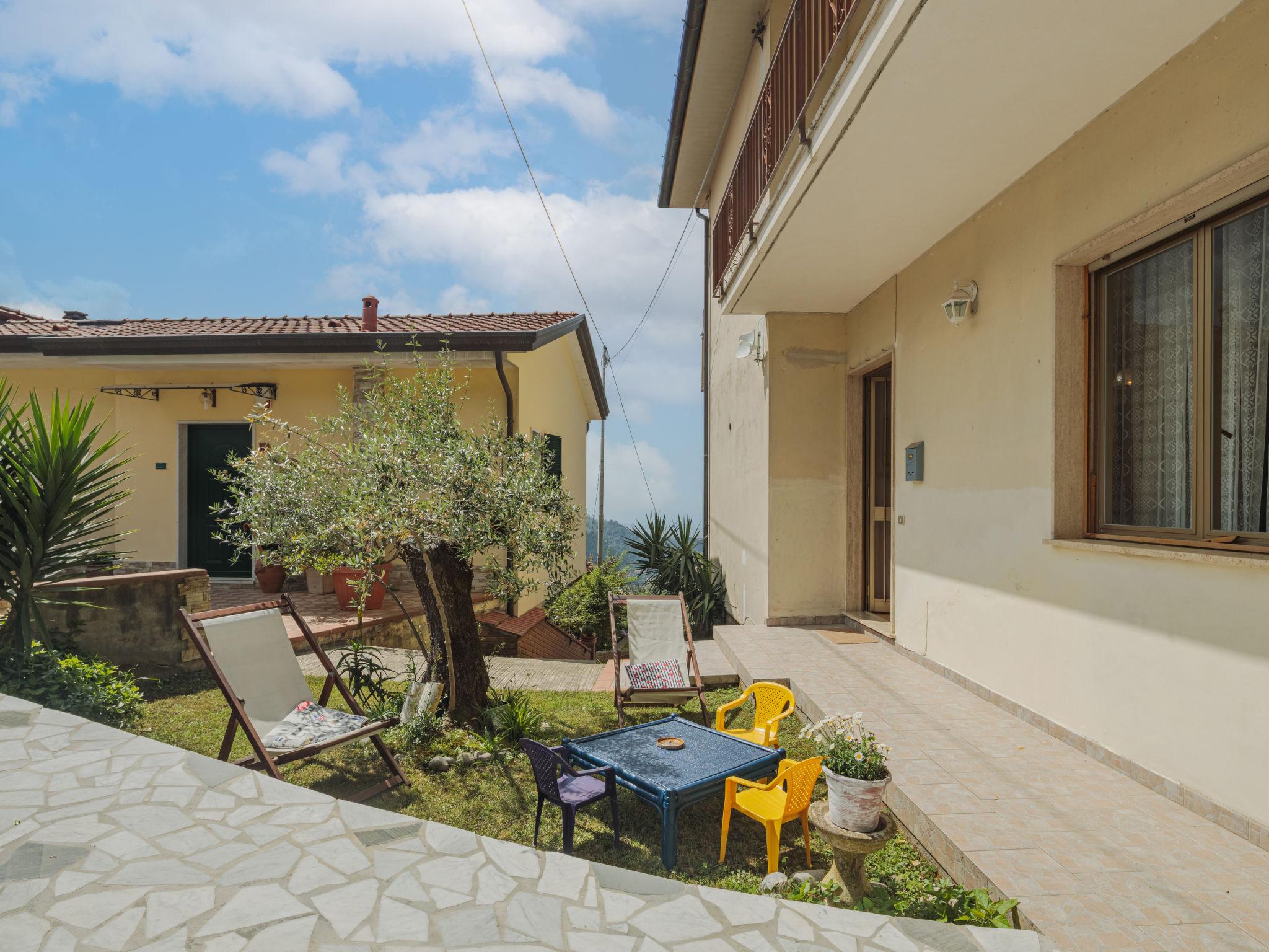 Photo 3 - Appartement de 3 chambres à Montignoso avec jardin et vues à la mer