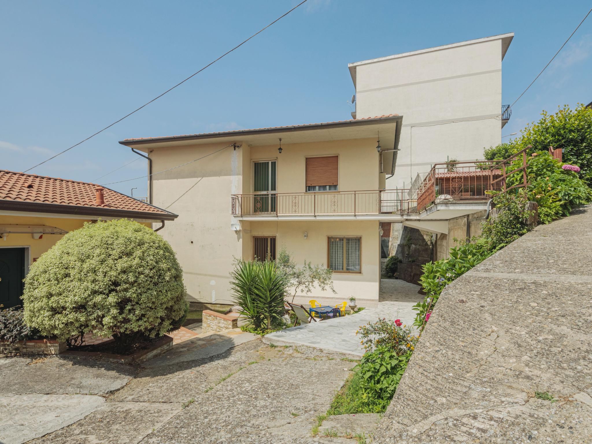 Photo 24 - Appartement de 3 chambres à Montignoso avec jardin et vues à la mer