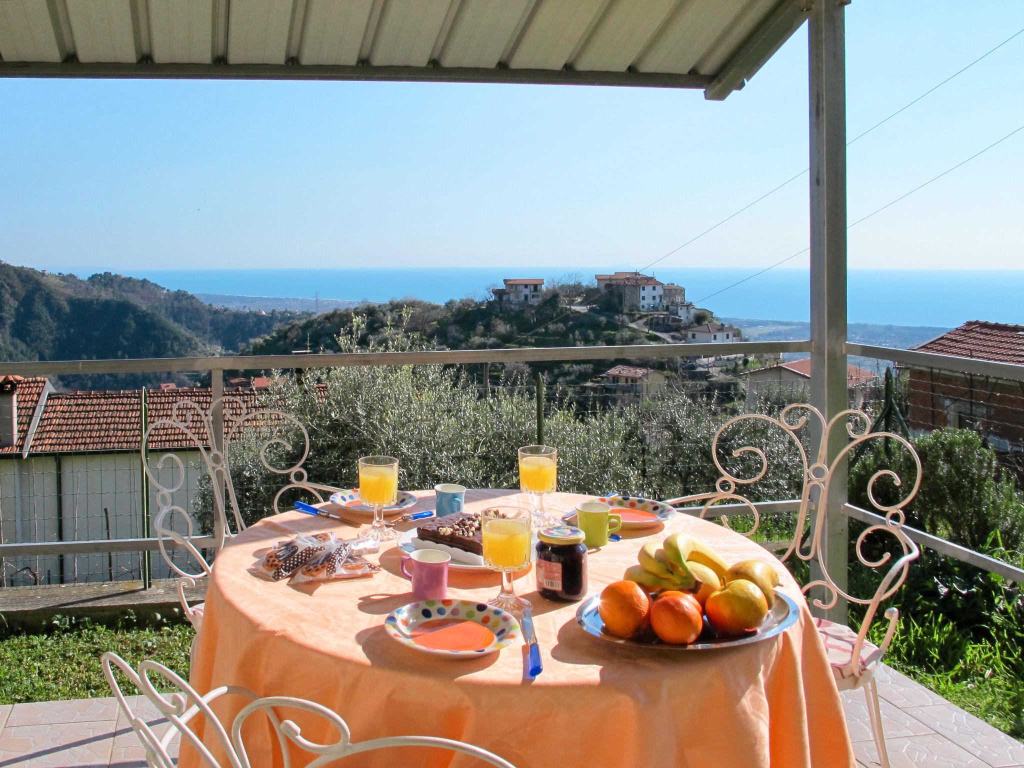 Foto 2 - Appartamento con 3 camere da letto a Montignoso con giardino e vista mare