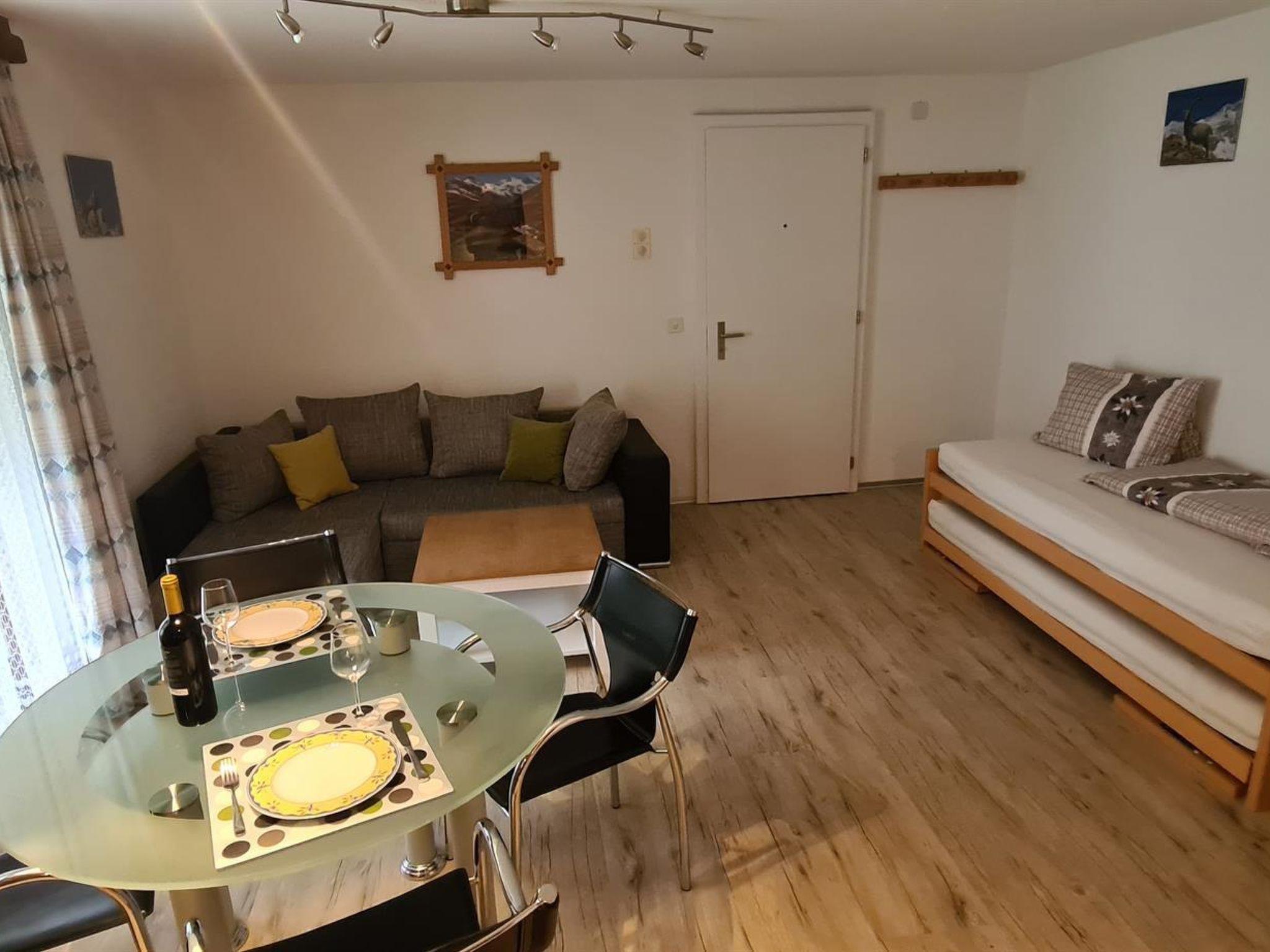 Foto 5 - Appartamento con 1 camera da letto a Saas-Grund con giardino e sauna