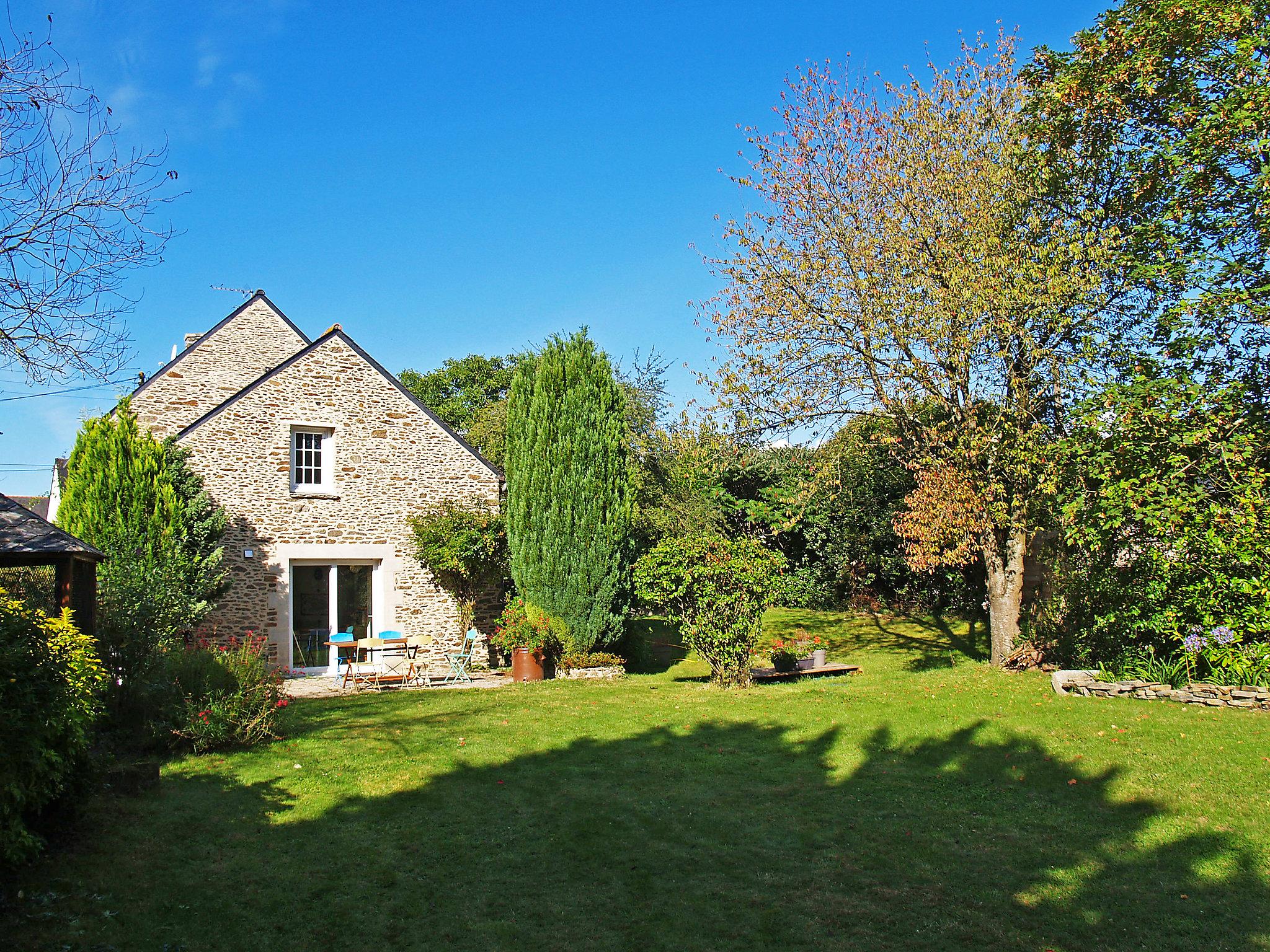 Photo 1 - Maison de 3 chambres à Languenan avec jardin et terrasse