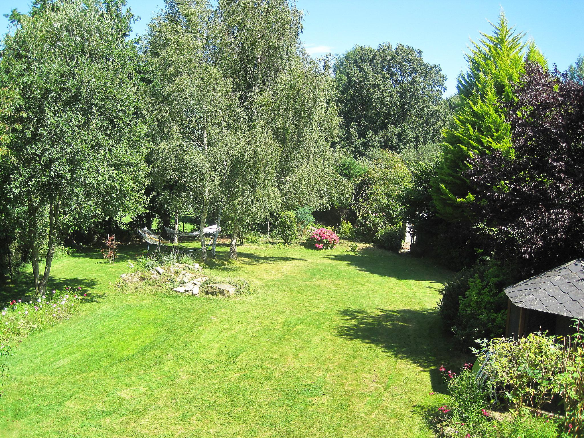 Photo 2 - Maison de 3 chambres à Languenan avec jardin et terrasse