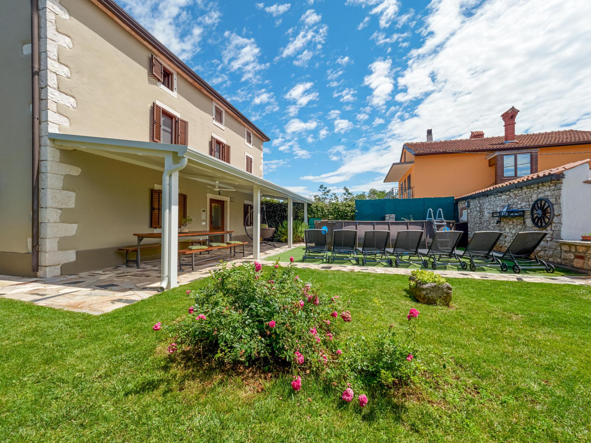 Foto 13 - Casa con 4 camere da letto a Umag con piscina privata e giardino