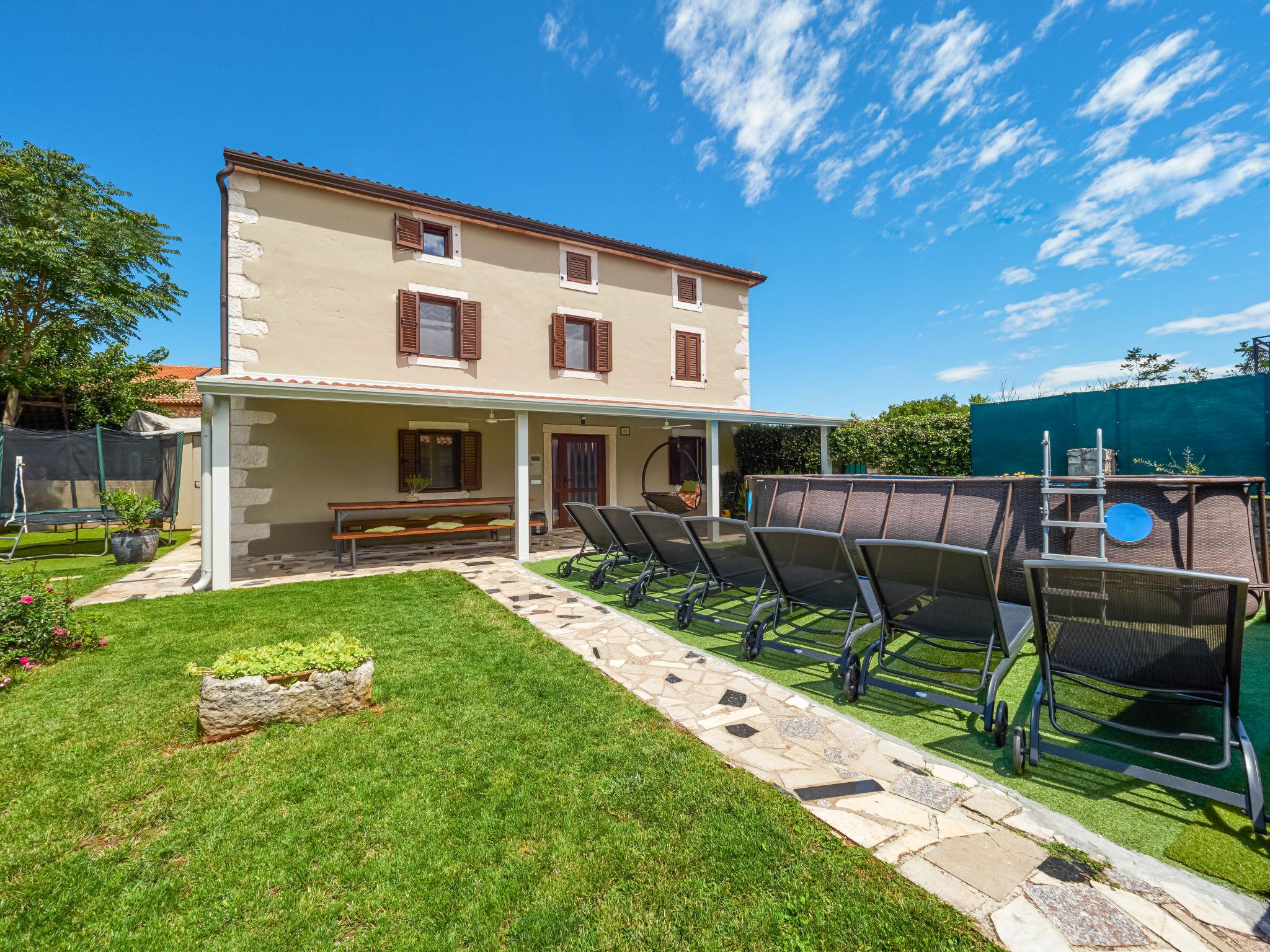 Photo 6 - Maison de 4 chambres à Umag avec piscine privée et jardin