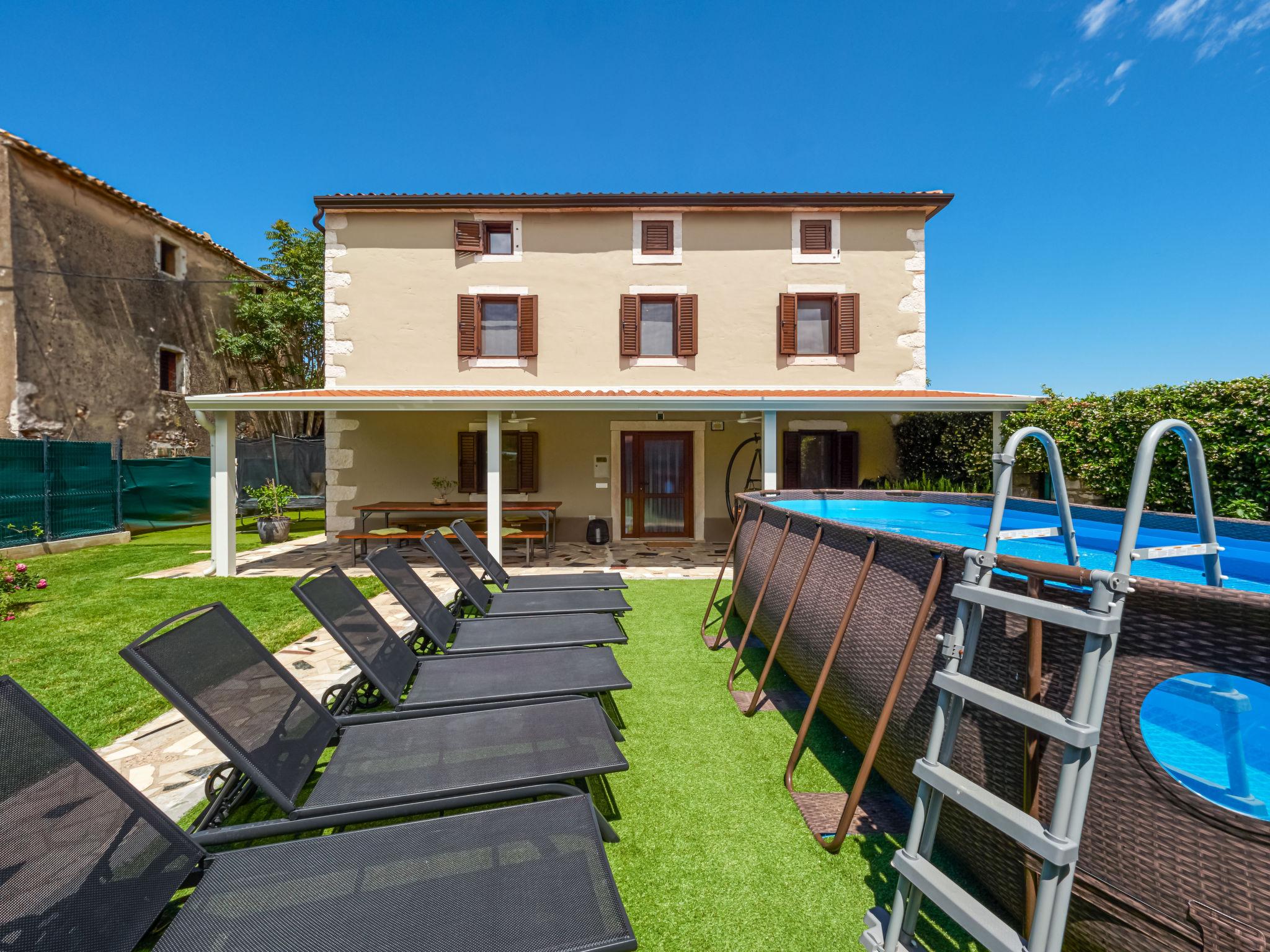 Foto 1 - Casa con 4 camere da letto a Umag con piscina privata e giardino