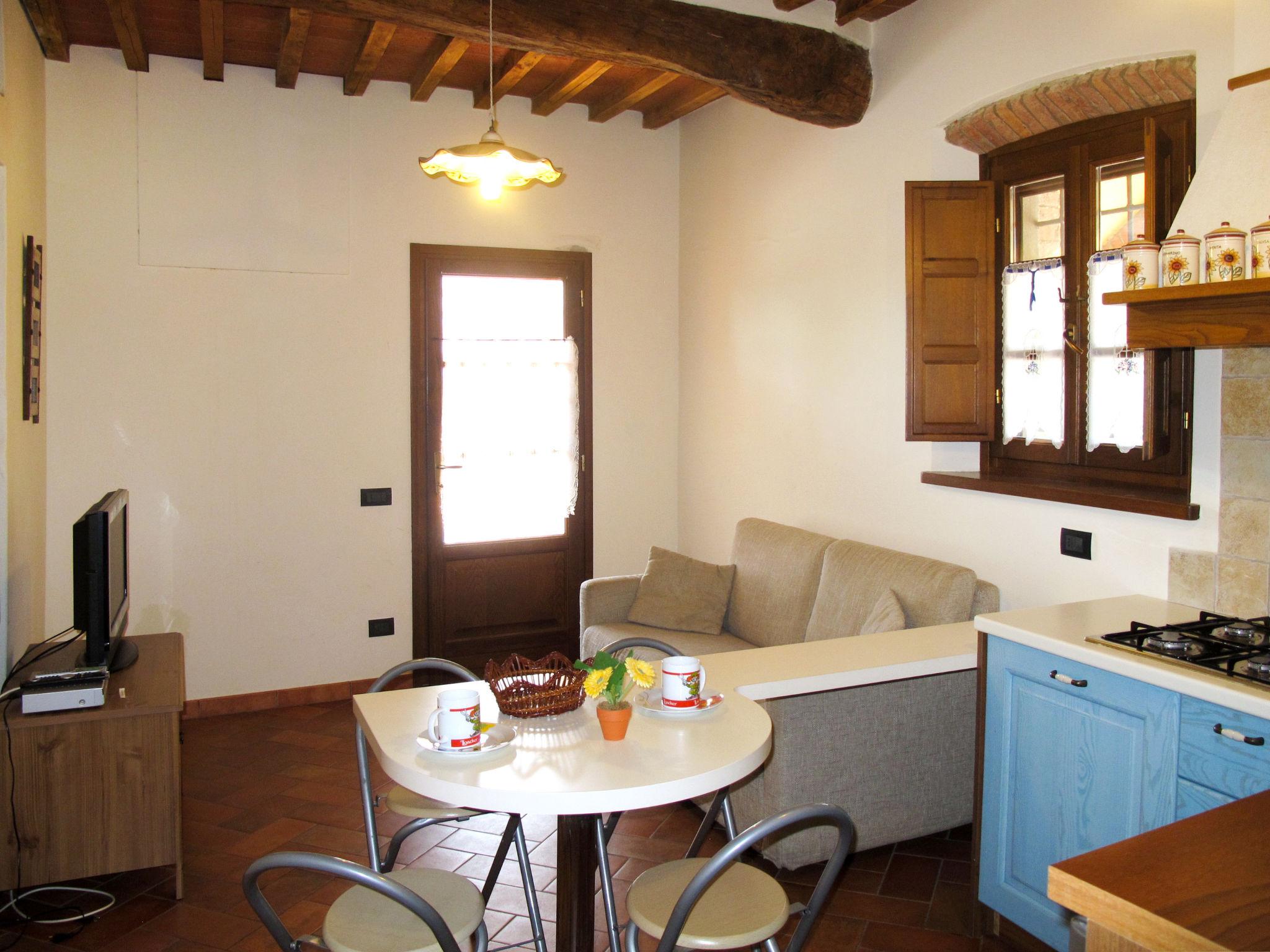 Photo 8 - 1 bedroom Apartment in Pescia with swimming pool and garden