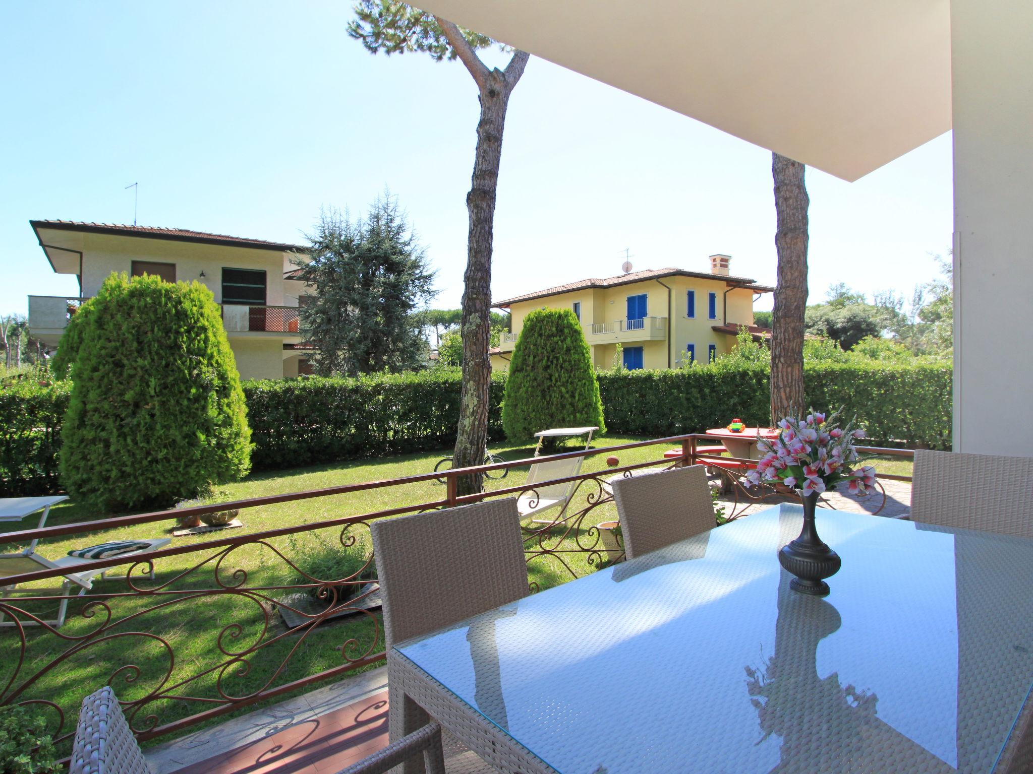 Photo 3 - Maison de 5 chambres à Forte dei Marmi avec jardin et vues à la mer