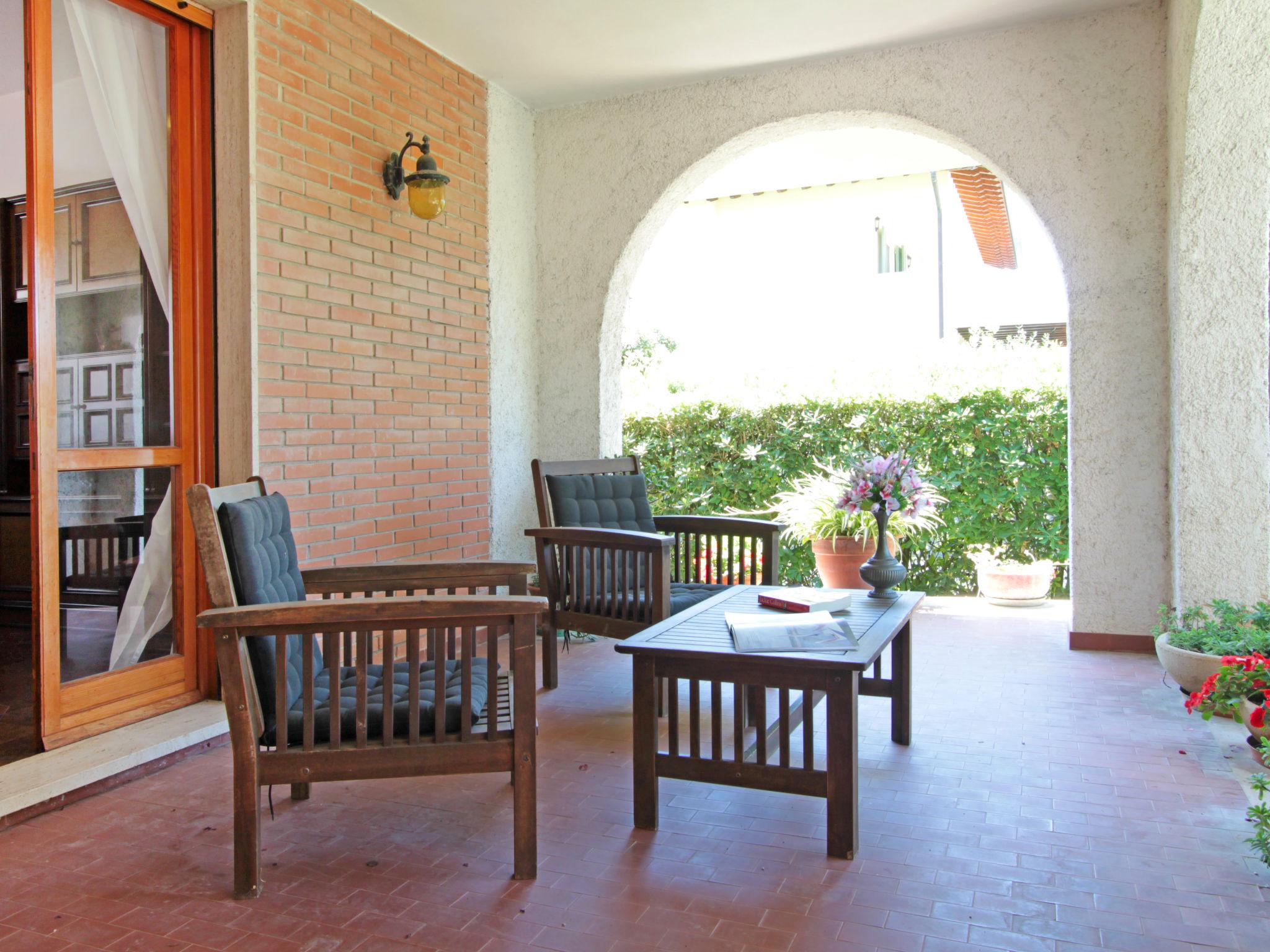 Photo 23 - Maison de 5 chambres à Forte dei Marmi avec jardin et terrasse