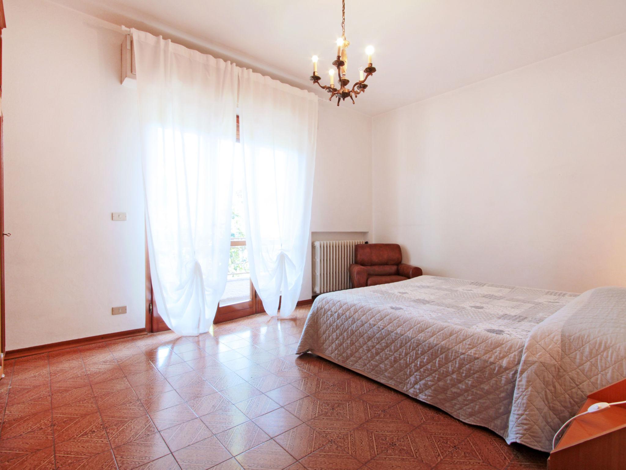 Photo 16 - 5 bedroom House in Forte dei Marmi with garden and terrace