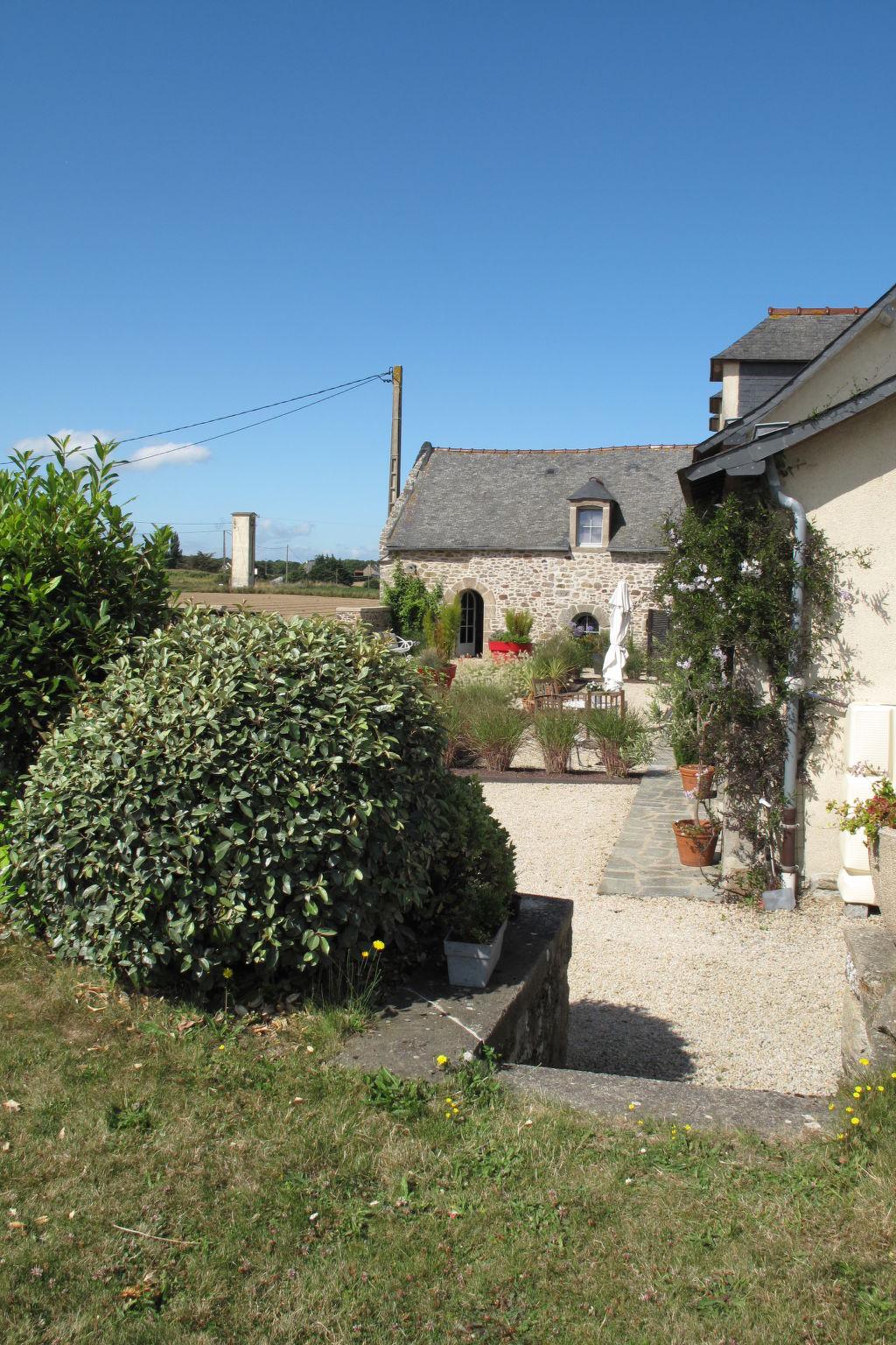 Photo 17 - 2 bedroom House in Cancale with garden and sea view