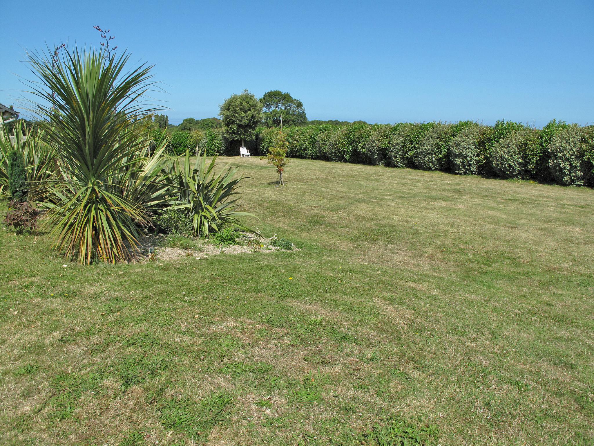 Photo 16 - 2 bedroom House in Cancale with garden and sea view