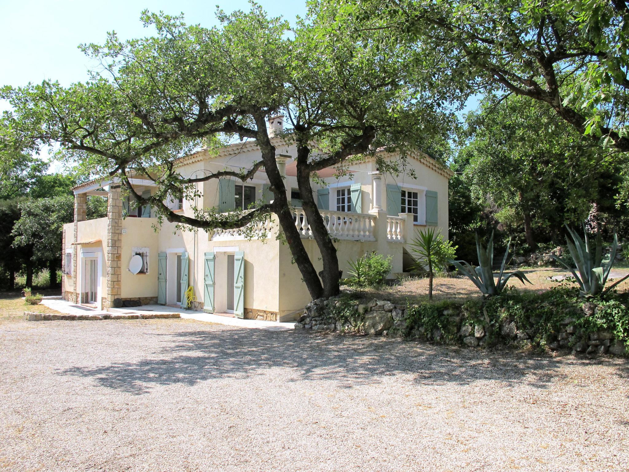 Foto 1 - Haus mit 2 Schlafzimmern in Bagnols-en-Forêt mit privater pool und garten