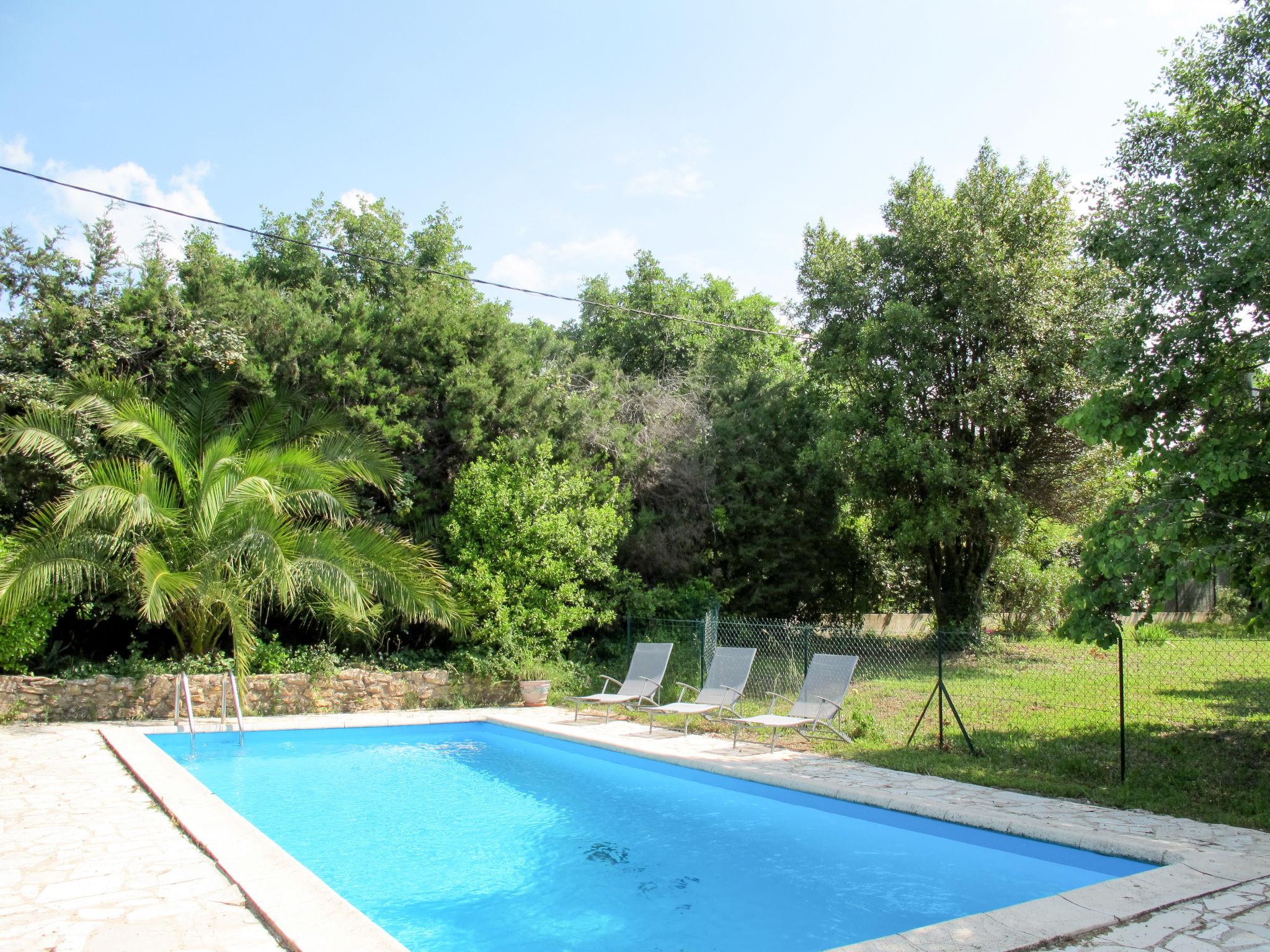 Foto 7 - Casa de 2 quartos em Bagnols-en-Forêt com piscina privada e jardim