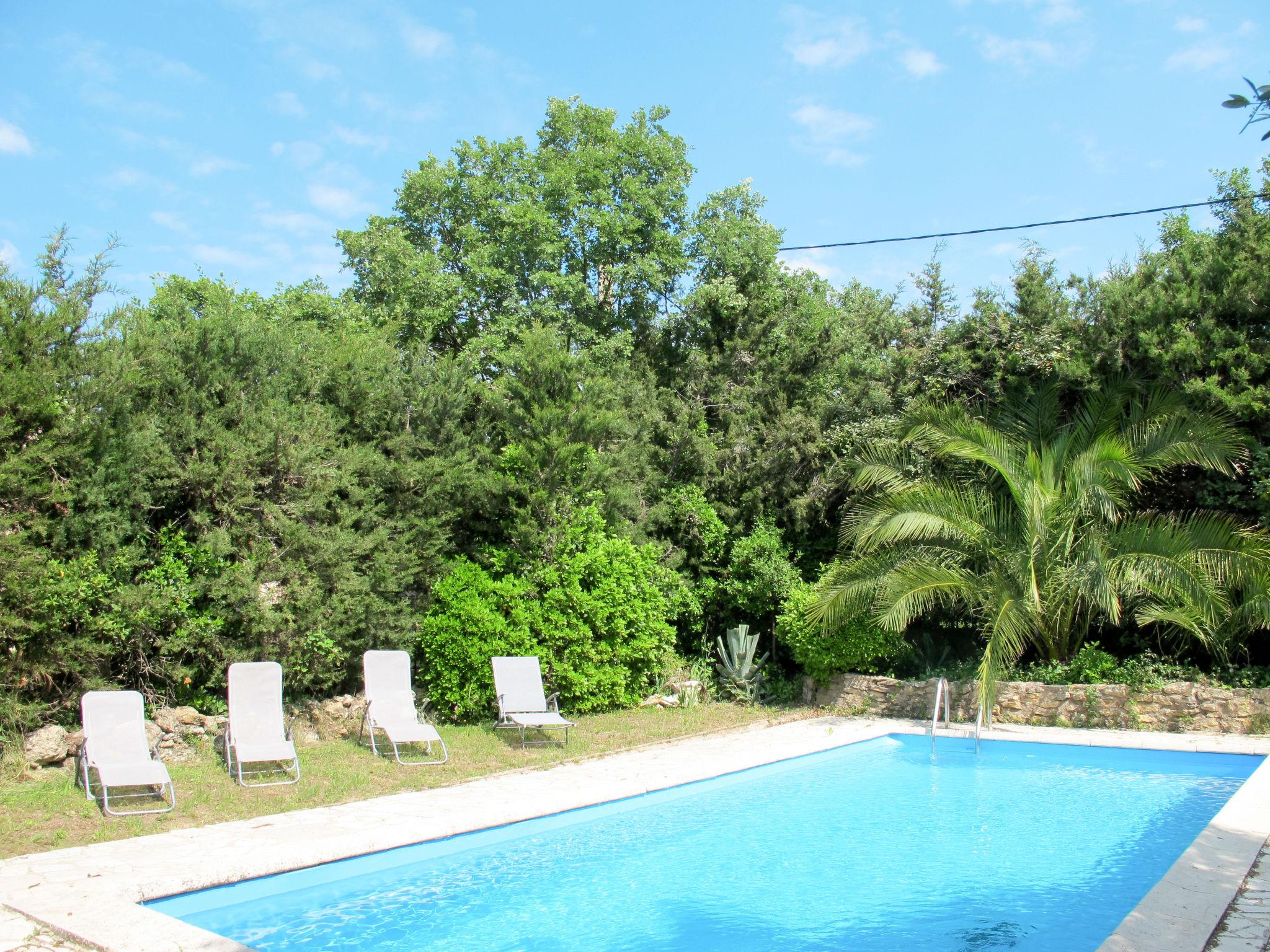 Foto 2 - Casa de 2 habitaciones en Bagnols-en-Forêt con piscina privada y jardín