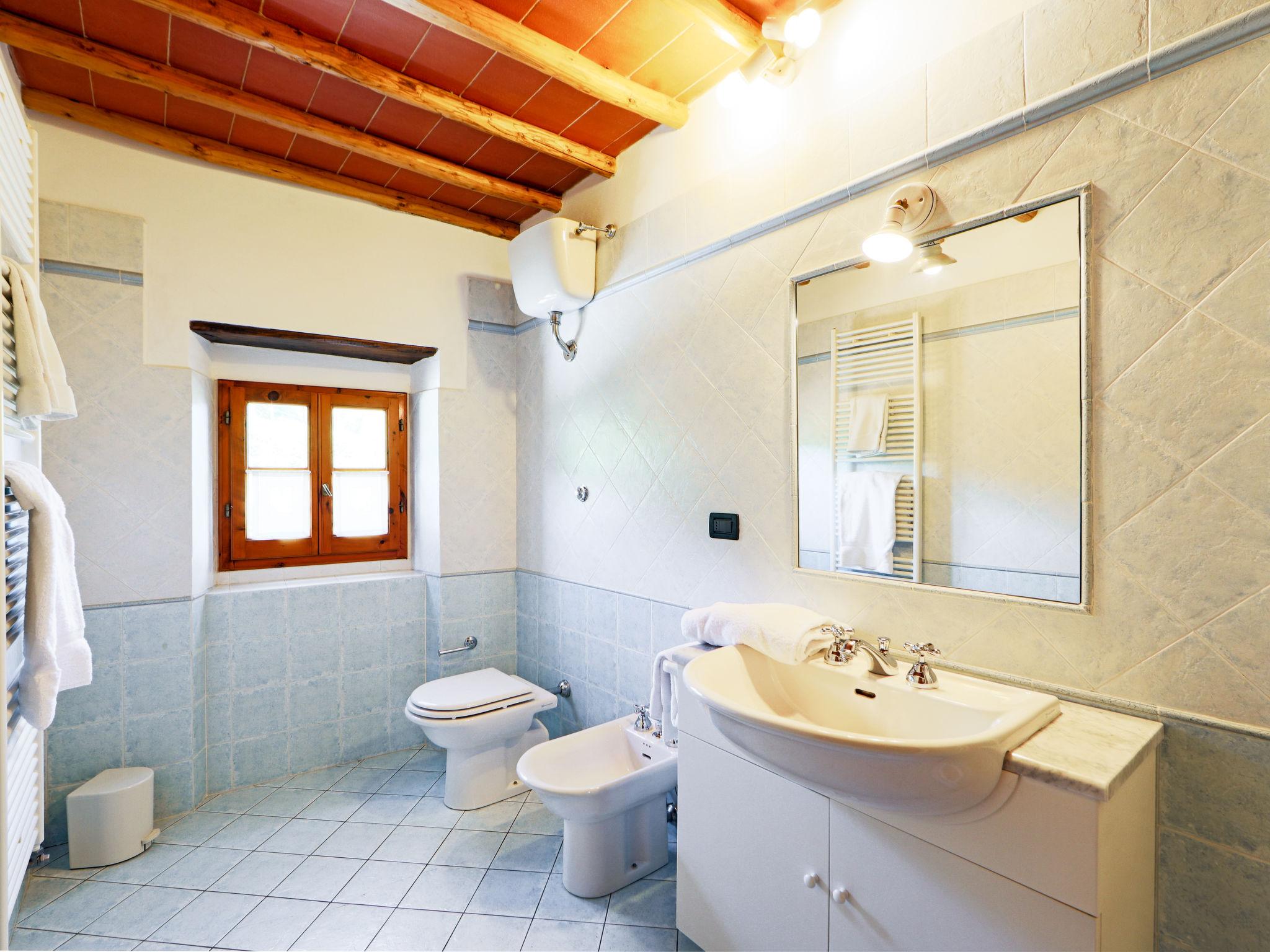 Photo 15 - 2 bedroom House in Greve in Chianti with swimming pool and garden