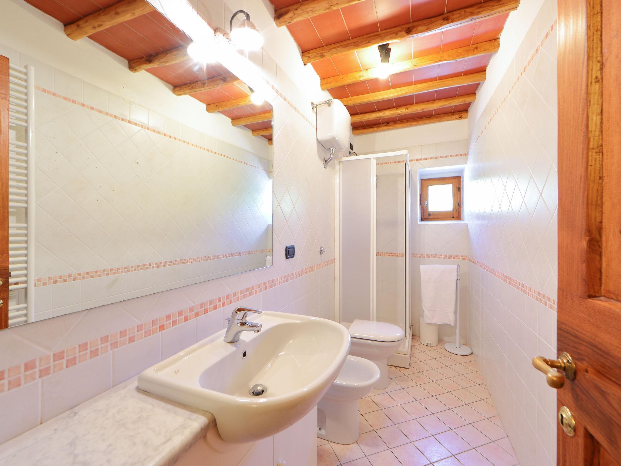 Foto 16 - Casa con 2 camere da letto a Greve in Chianti con piscina e giardino
