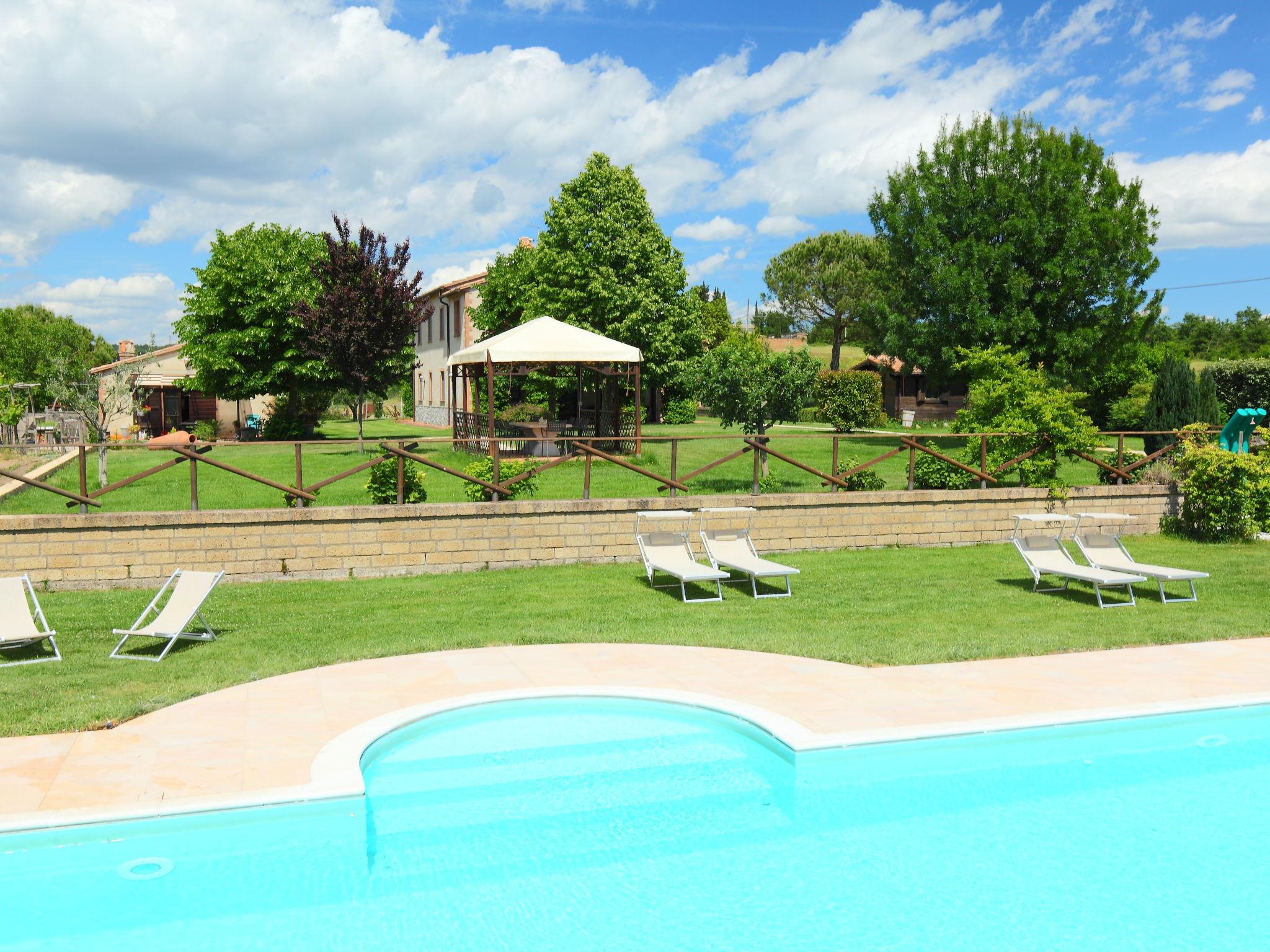 Photo 1 - 3 bedroom Apartment in Acquapendente with swimming pool and garden