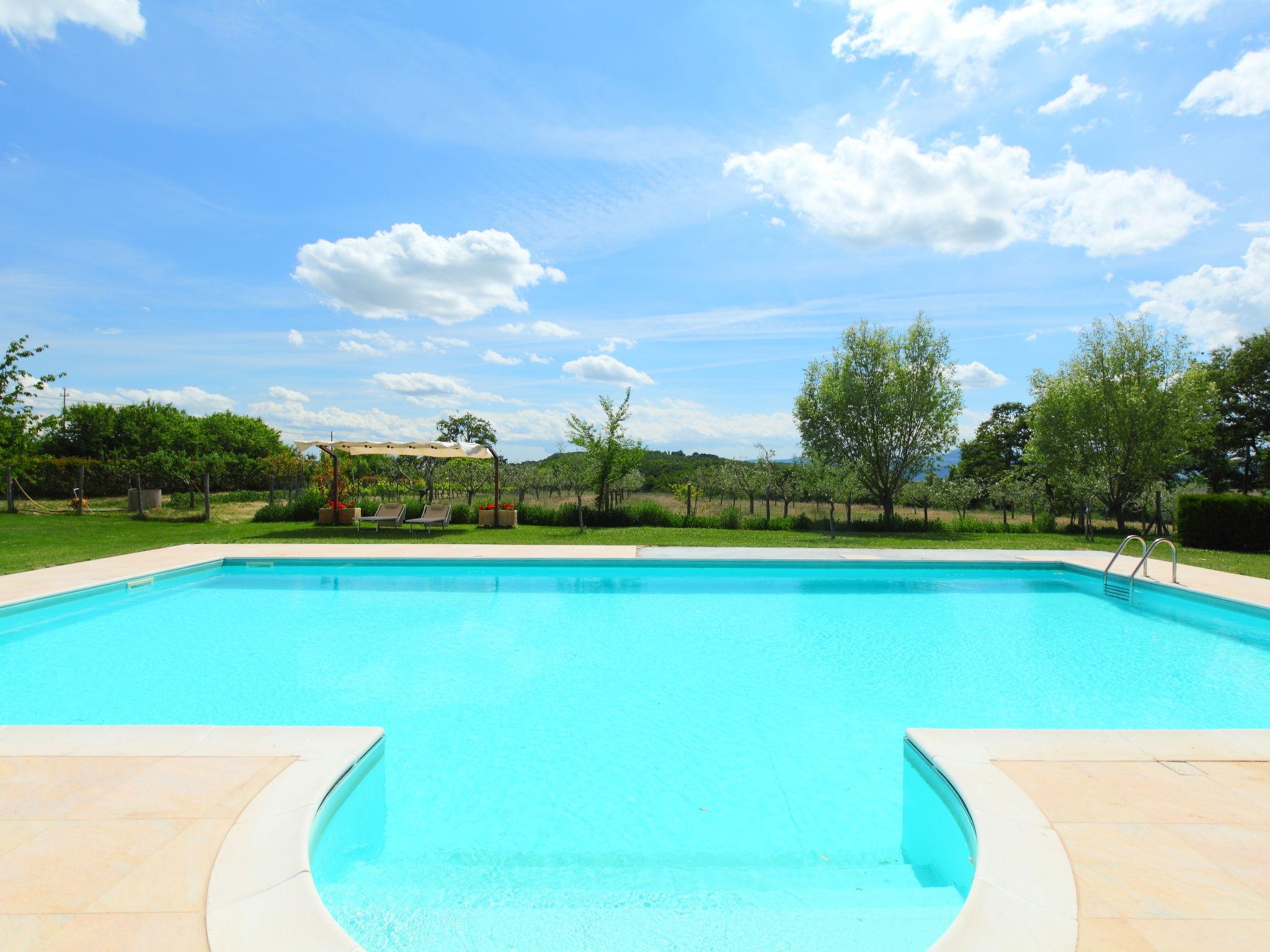 Photo 4 - 2 bedroom Apartment in Acquapendente with swimming pool and garden