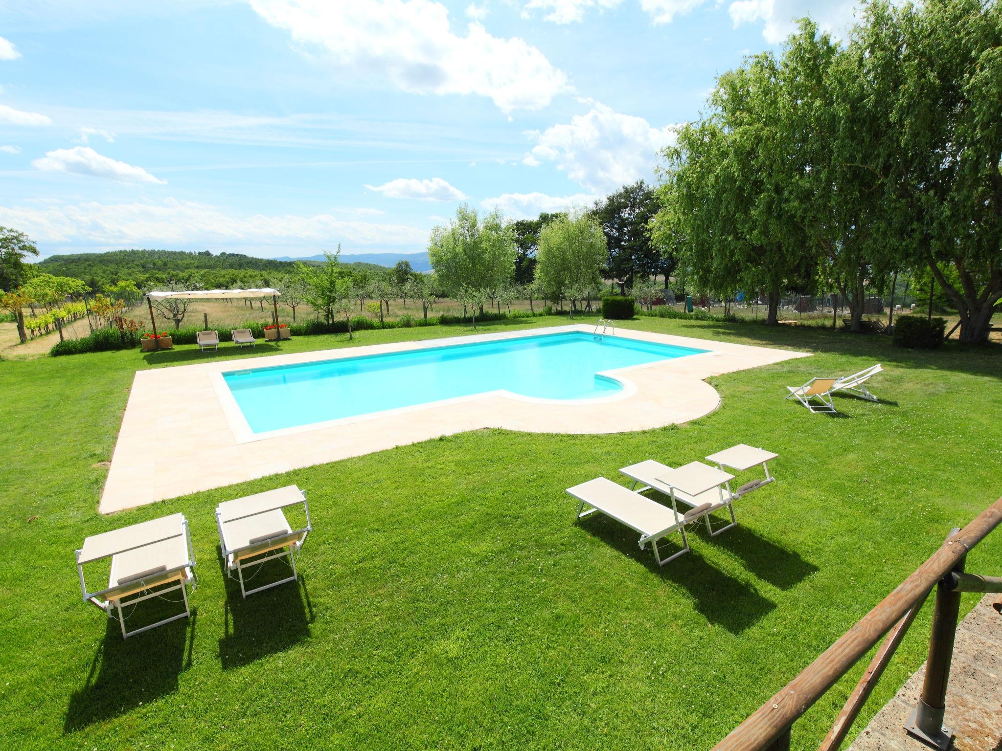 Foto 2 - Apartamento de 2 quartos em Acquapendente com piscina e jardim