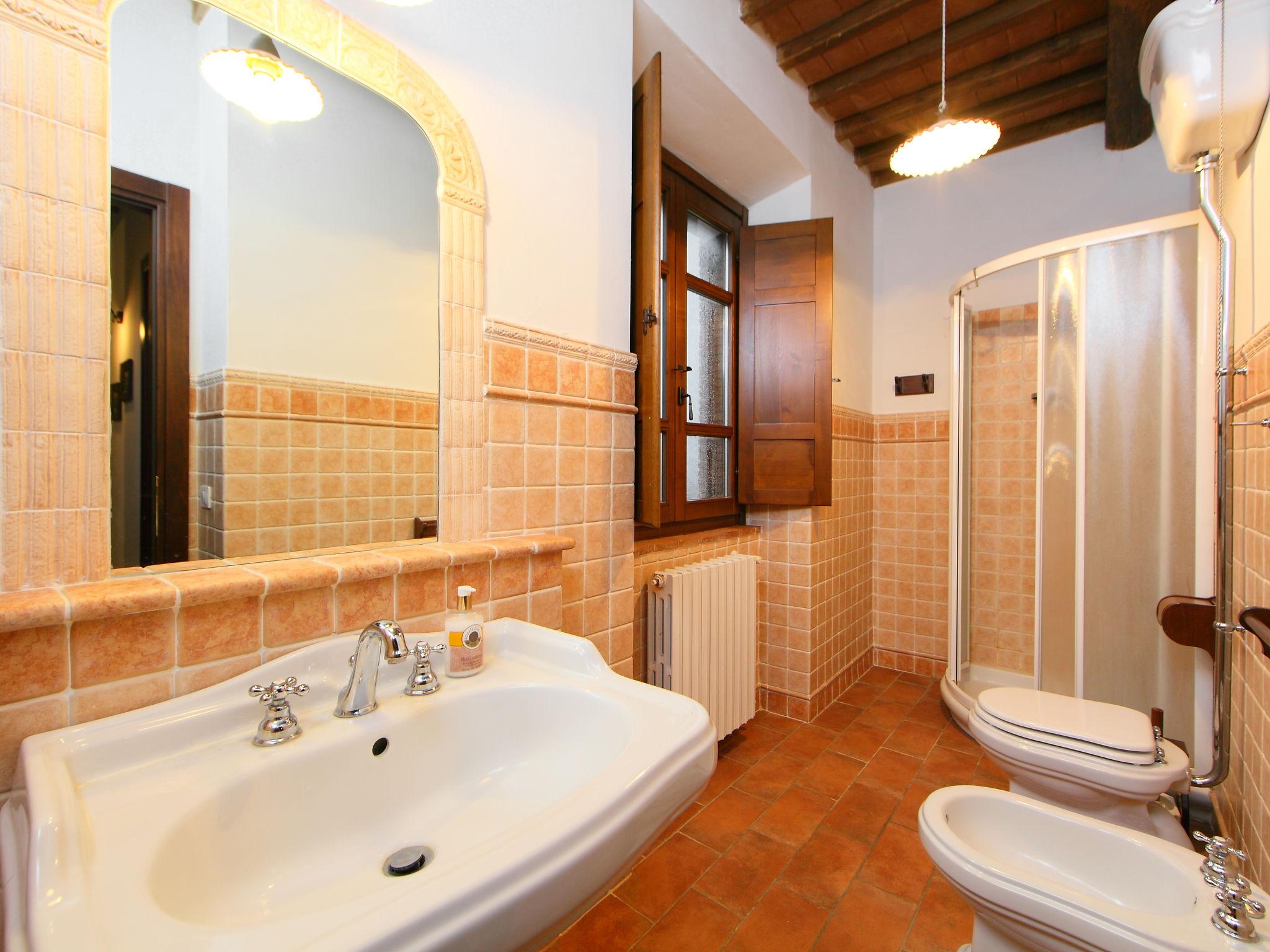 Photo 10 - 3 bedroom Apartment in Acquapendente with swimming pool and garden