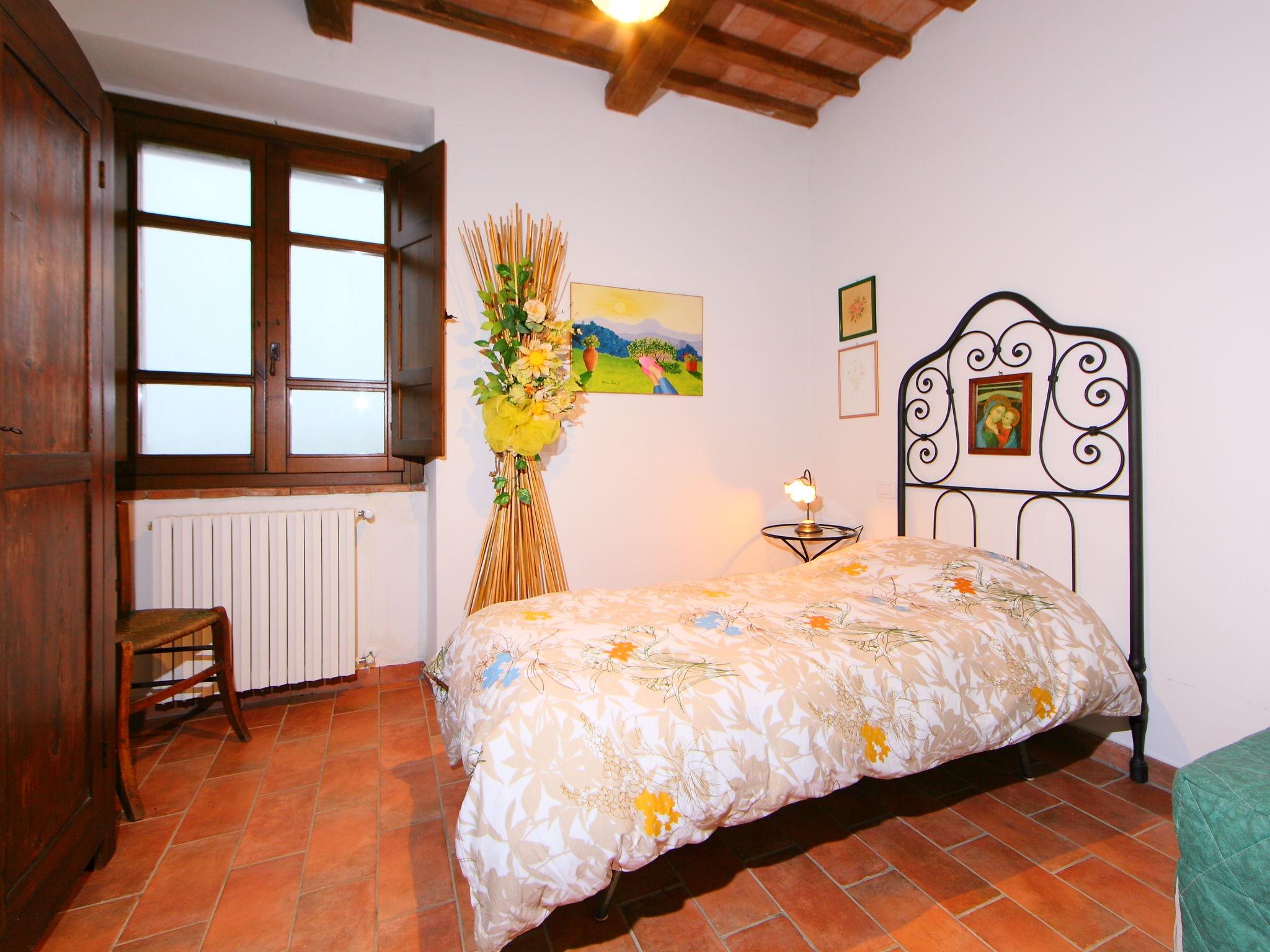 Photo 12 - 3 bedroom Apartment in Acquapendente with swimming pool and garden