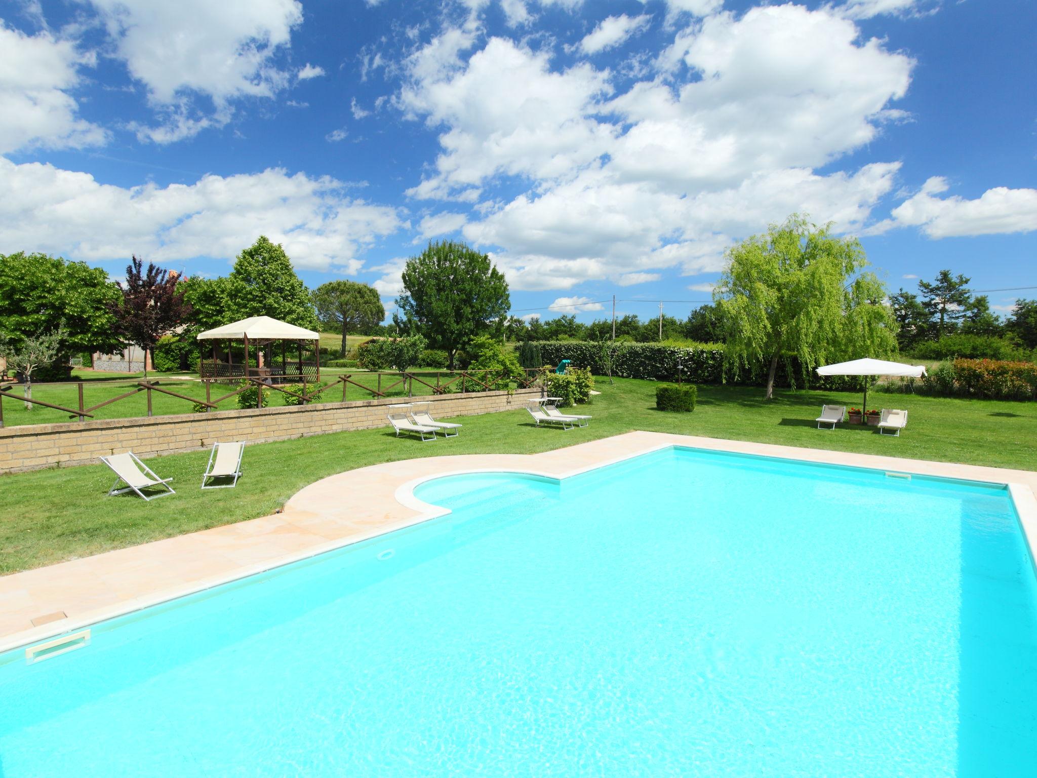 Photo 2 - Appartement de 1 chambre à Acquapendente avec piscine et jardin