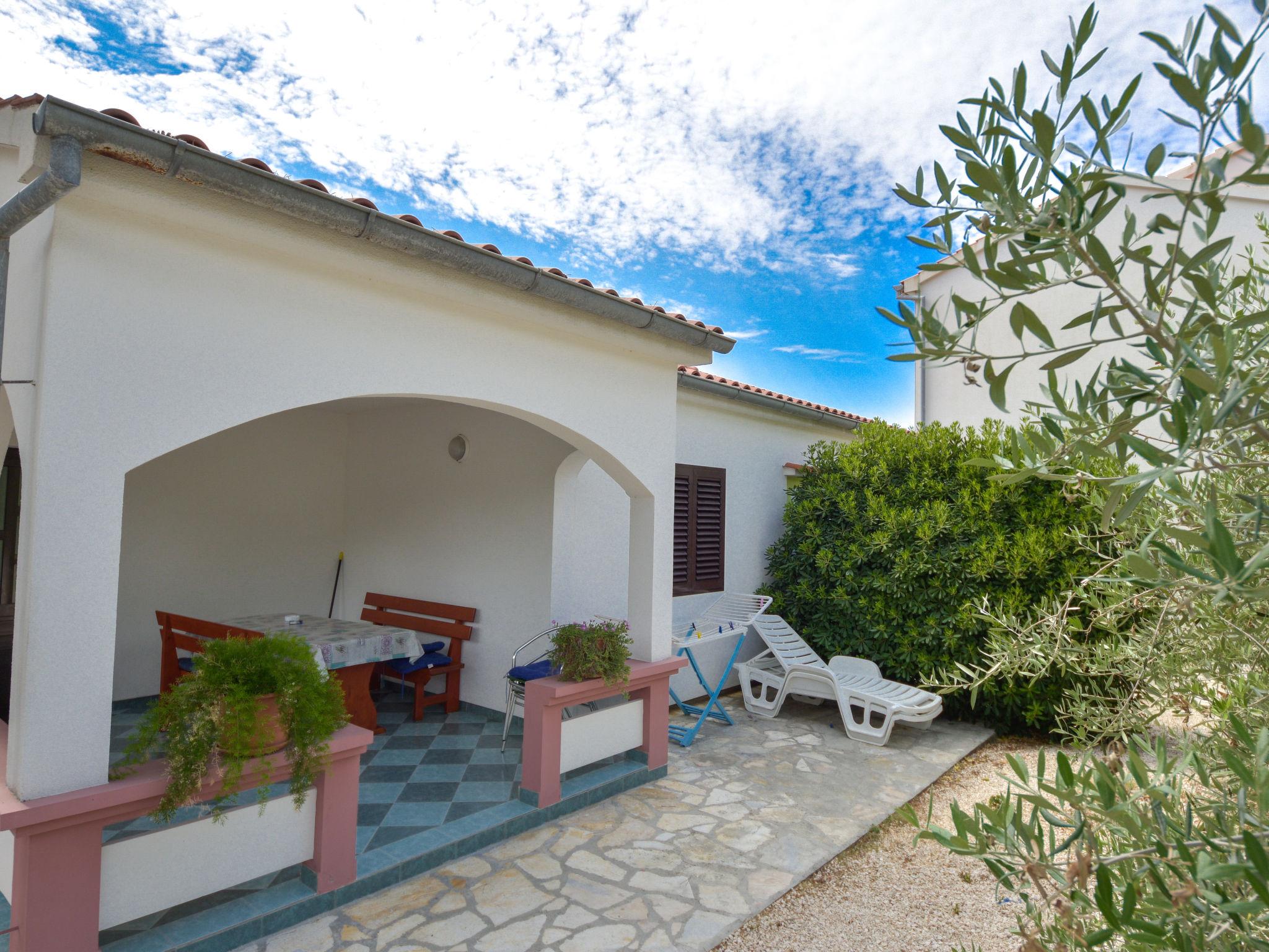 Photo 11 - Maison de 2 chambres à Vir avec piscine et jardin