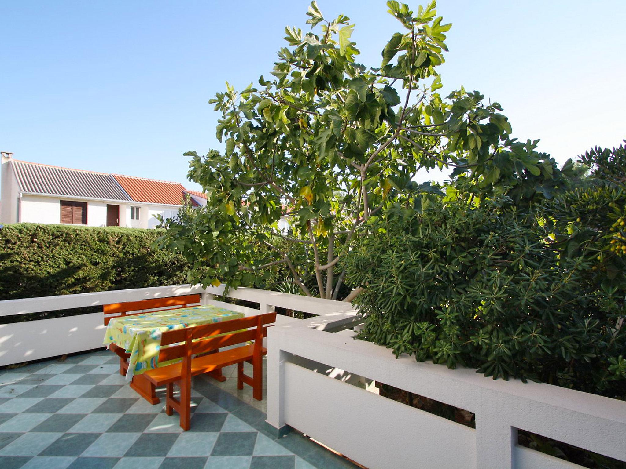 Photo 9 - Maison de 1 chambre à Vir avec piscine et vues à la mer