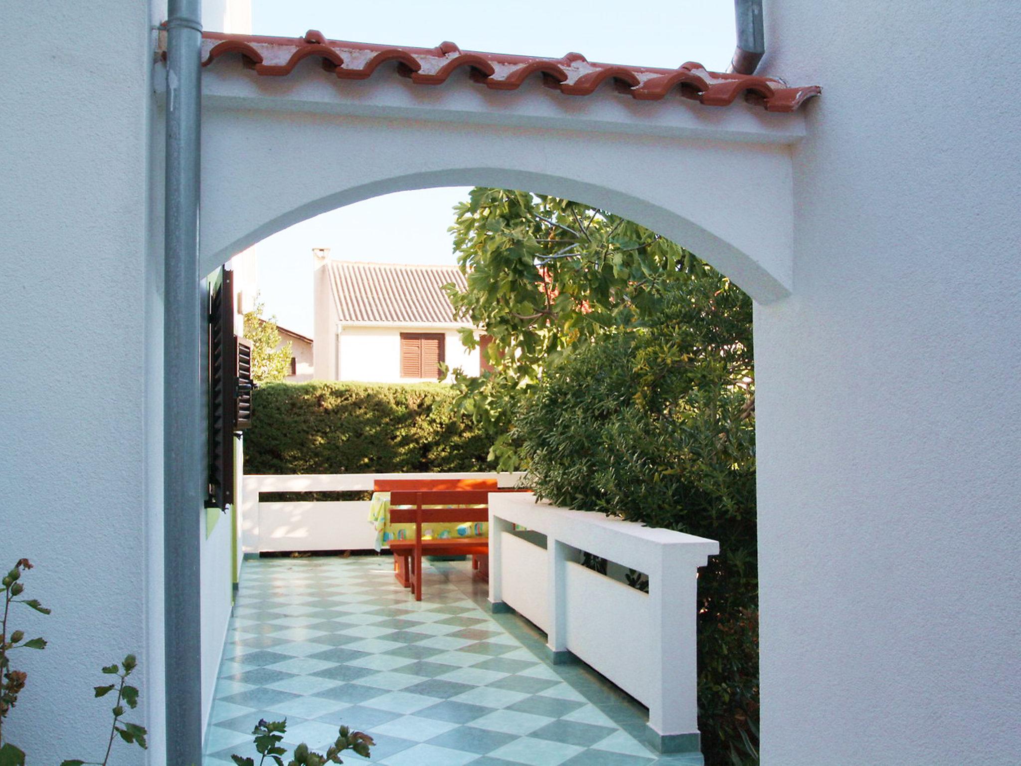 Photo 8 - Maison de 1 chambre à Vir avec piscine et jardin