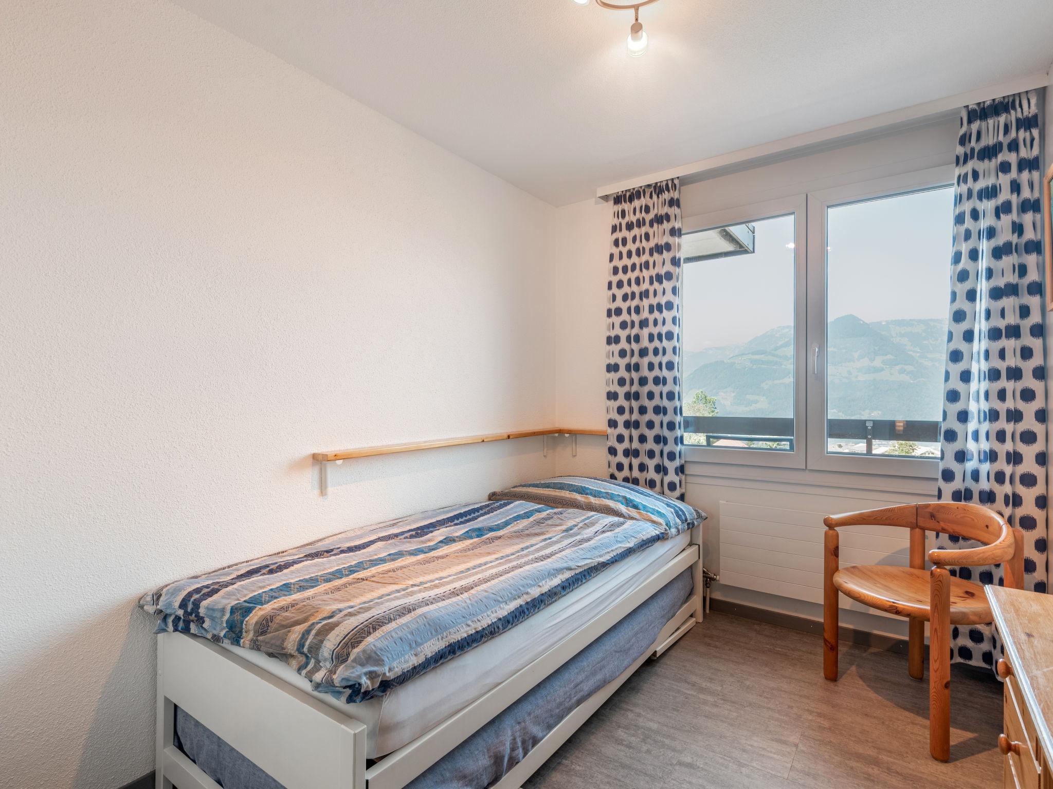 Foto 10 - Appartamento con 3 camere da letto a Emmetten con vista sulle montagne