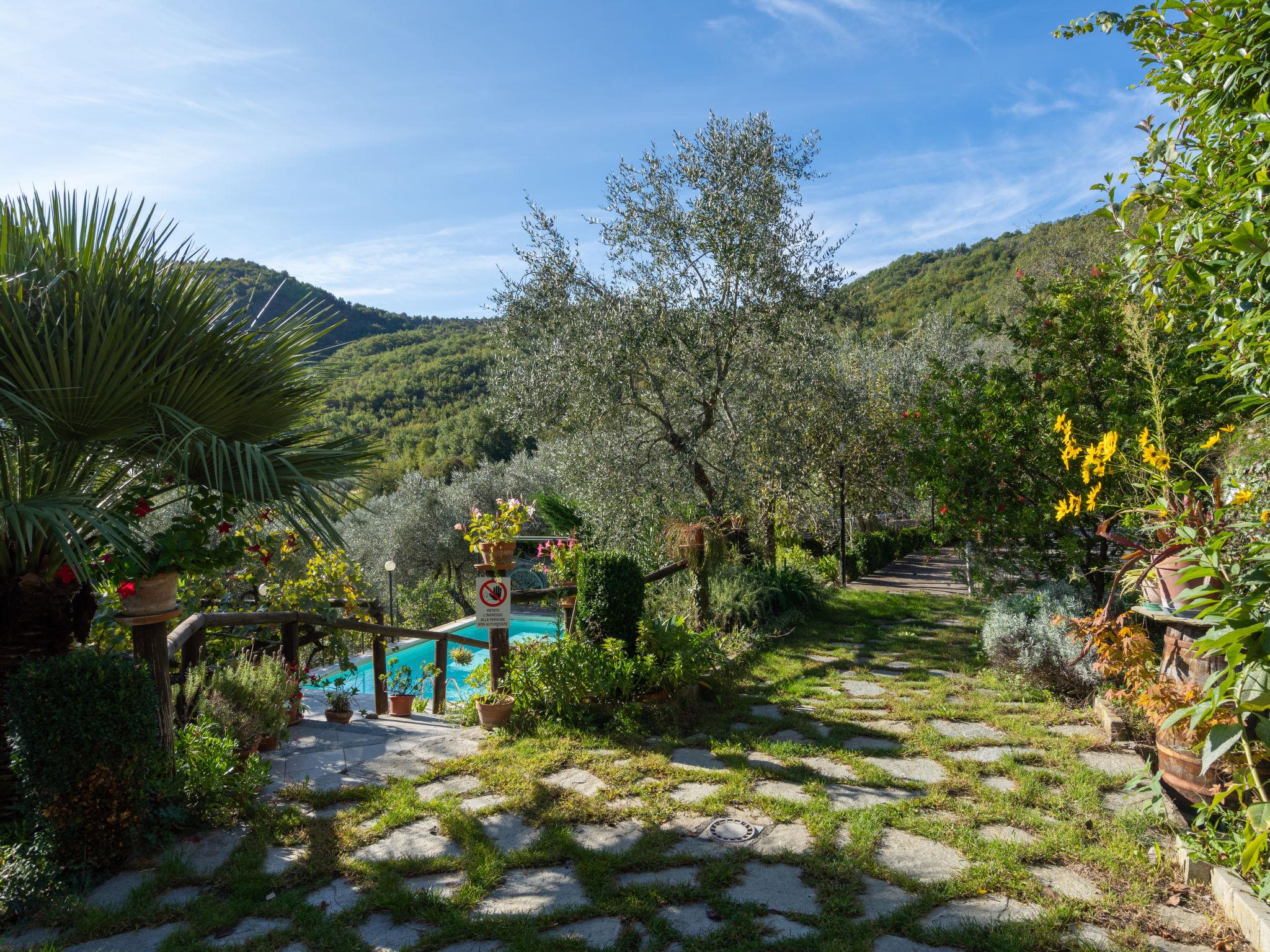 Photo 14 - Maison de 1 chambre à Borgomaro avec piscine privée et vues à la mer