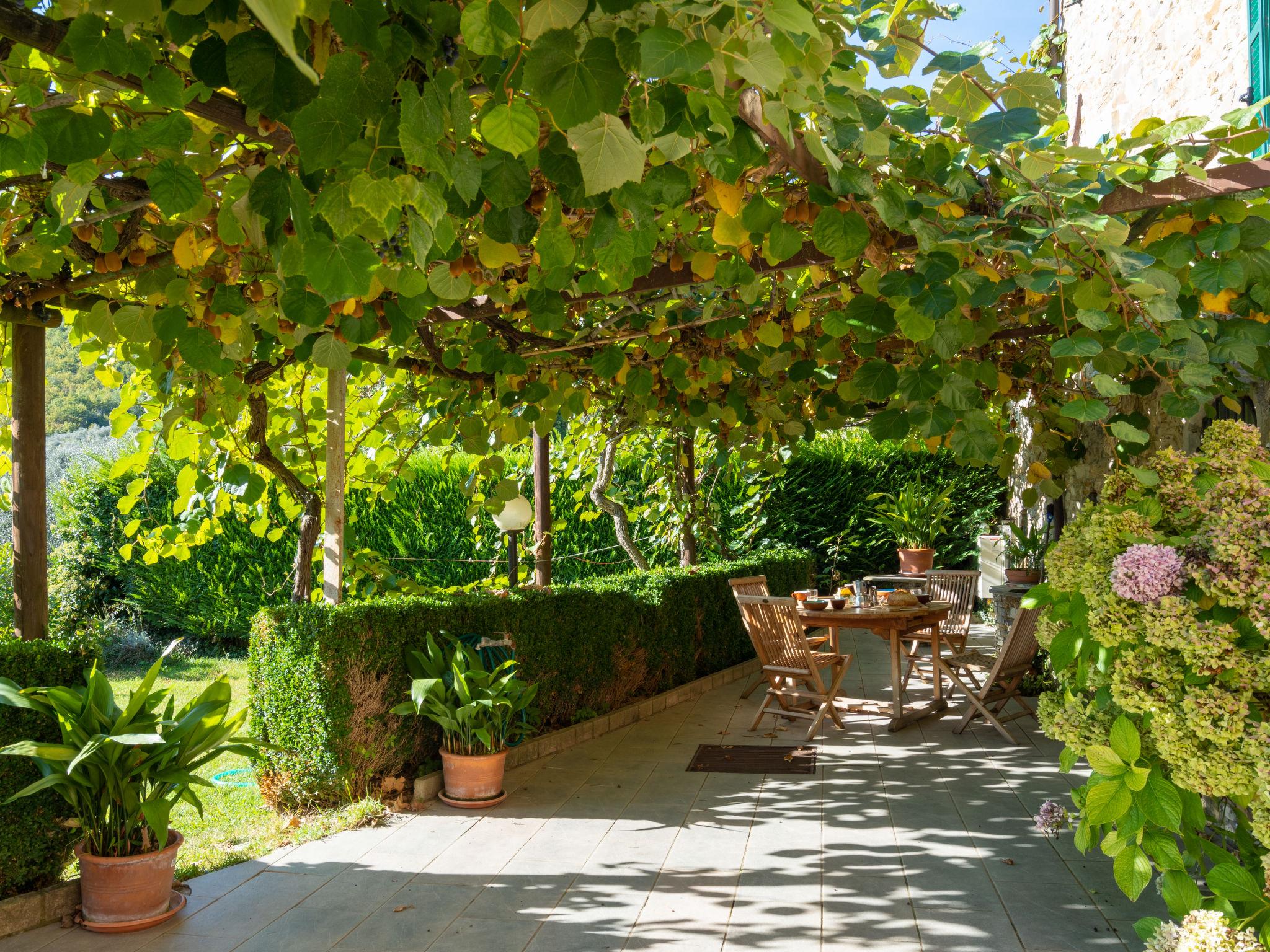 Photo 16 - Maison de 1 chambre à Borgomaro avec piscine privée et vues à la mer